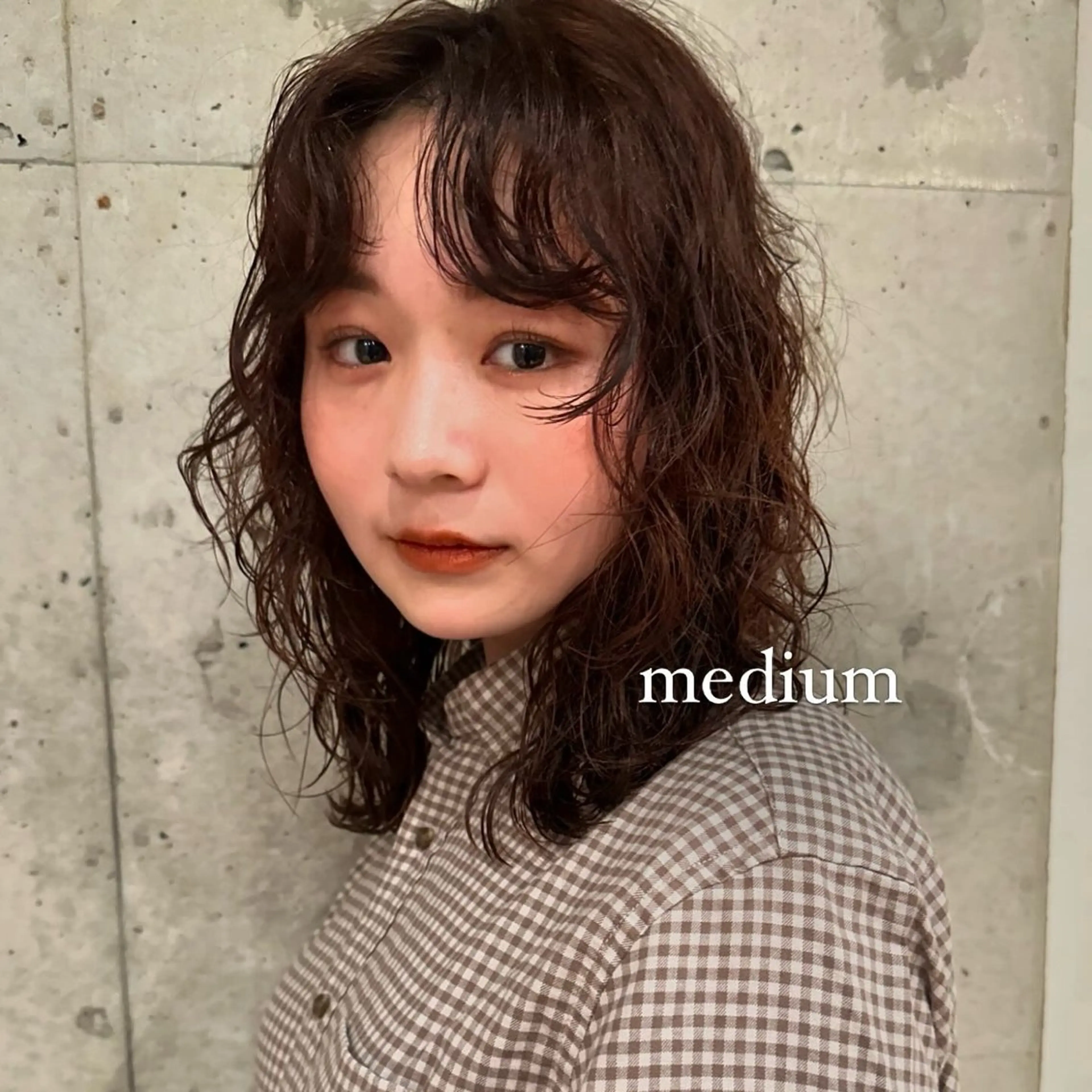 ミディアム カラー ミディアムパーマ 顔まわりレイヤー レイヤーカット ボブ/レイヤー/ニュ アンスパーマ/小夏のヘアスタイル