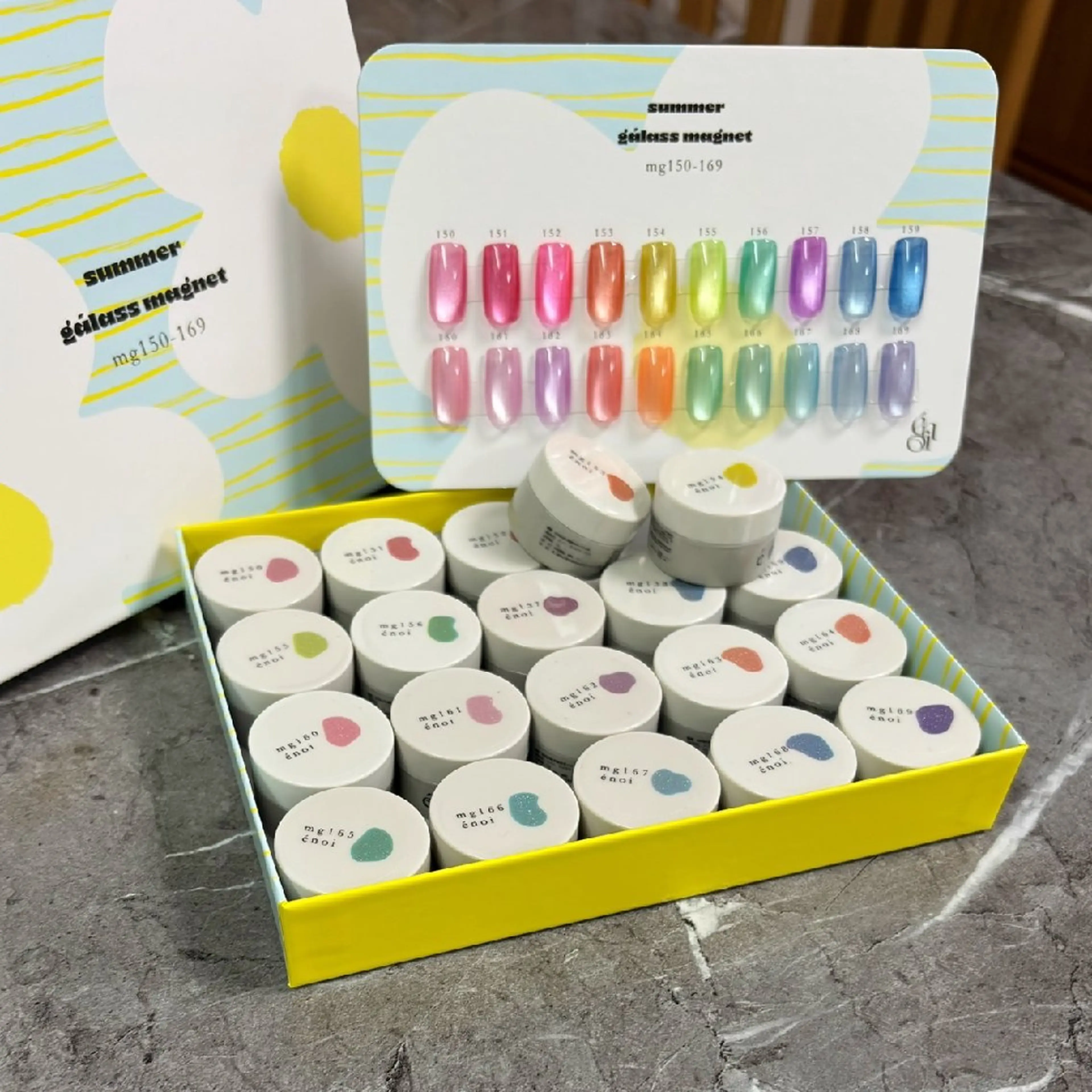 ネイル マグネットネイル 夏ネイル ハンドネイル Giverny .のネイルデザイン