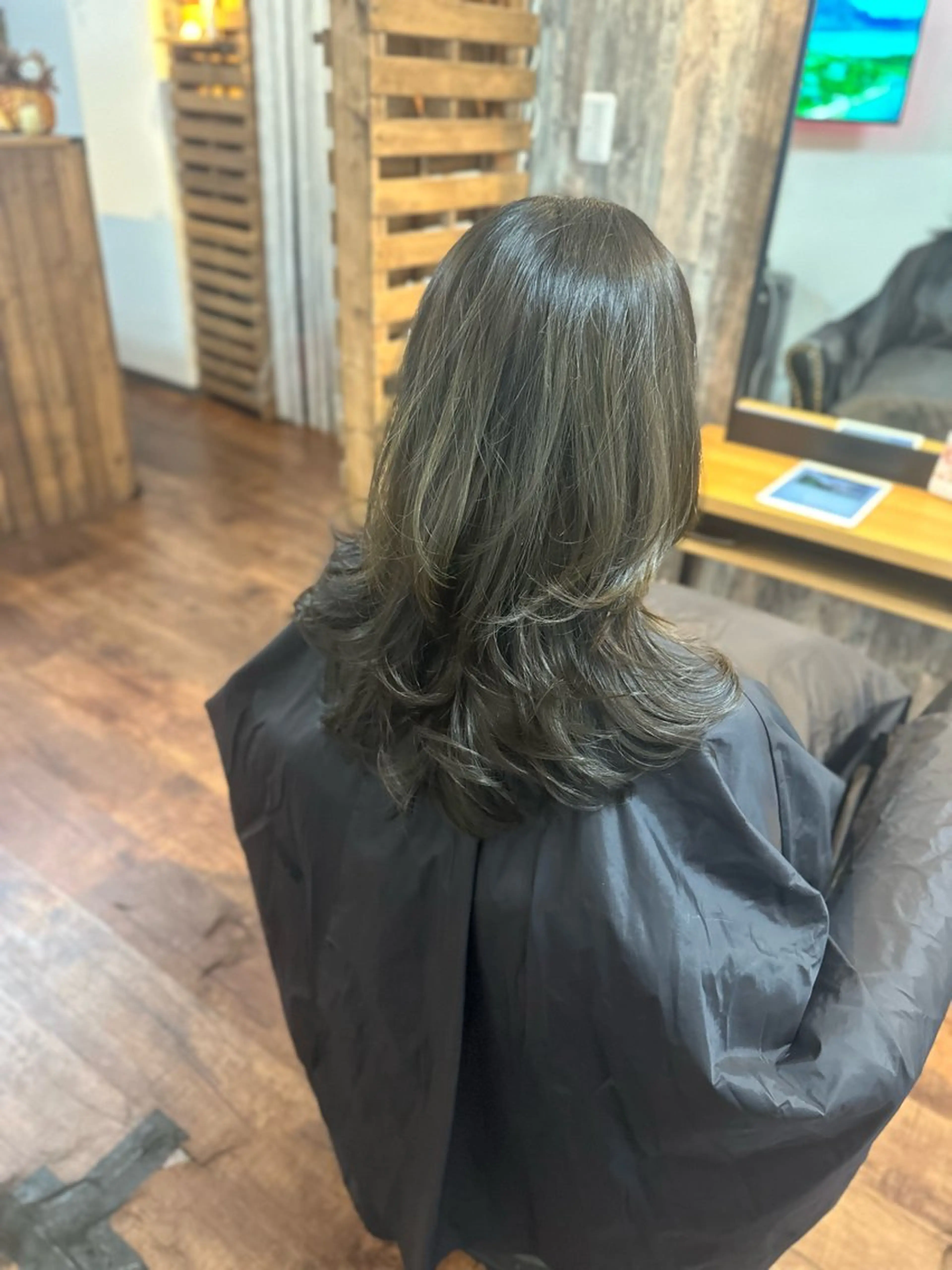 セミロング カラー オリーブカラー カット ヘアカラー トリートメント Lizir  ルズィール所属・Luzir⭐︎ GEN⭐︎のヘアスタイル
