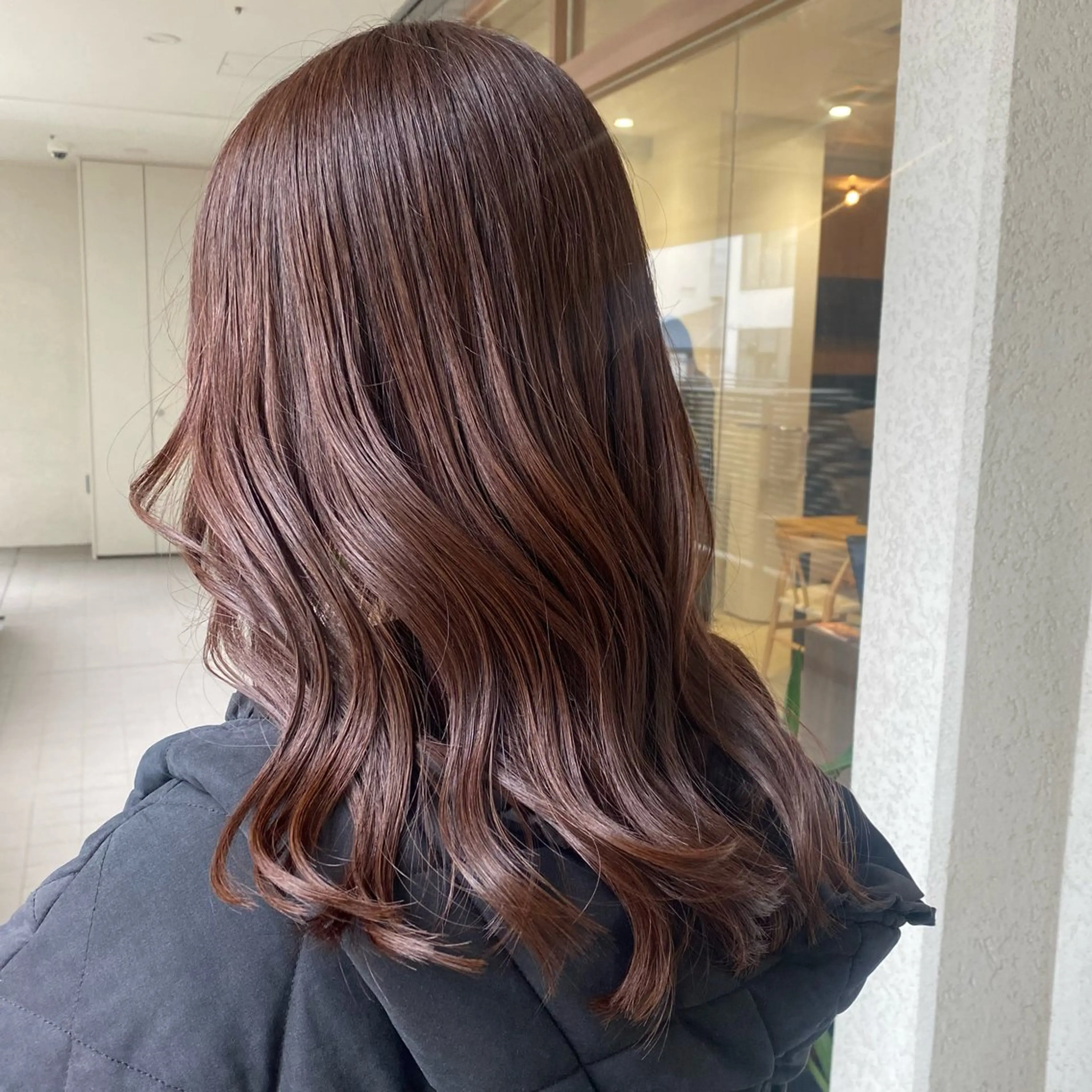 ミディアム fumi🪞血色感 アップ艶カラーのヘアスタイル