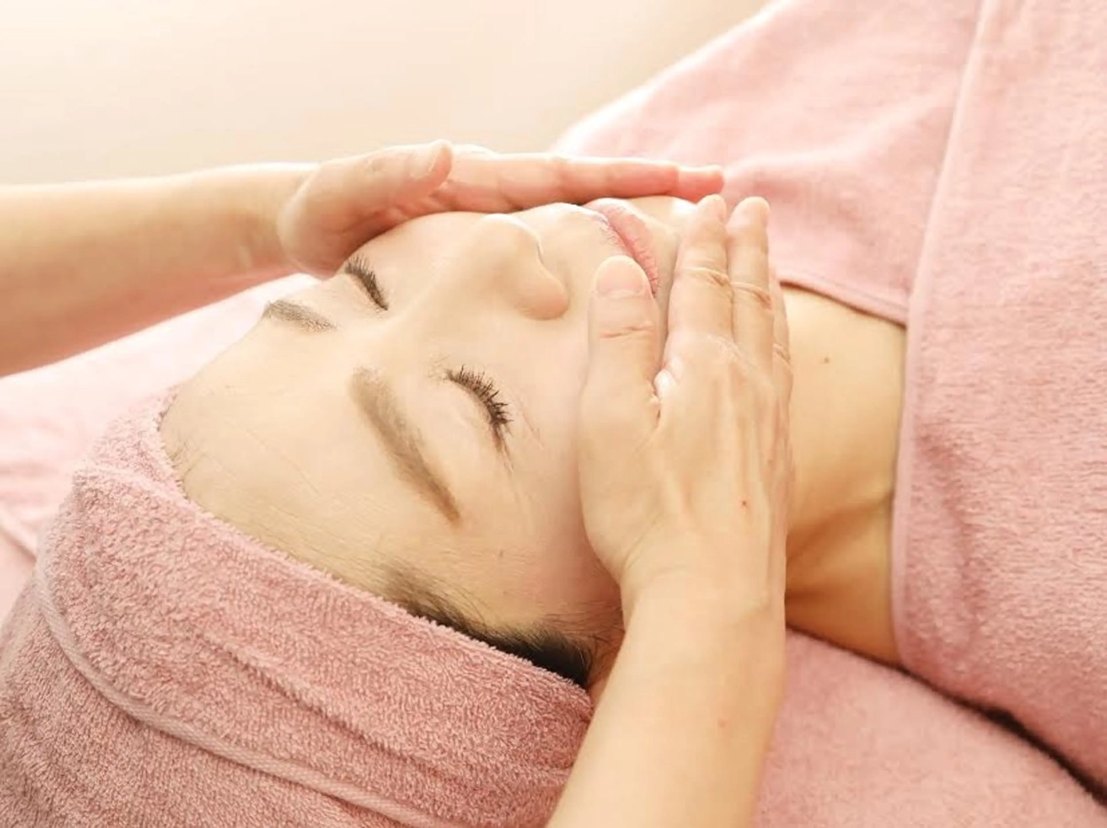 【美白透明感肌】「最近濃くなってきた。目の下のシミ」なんとかしたい！白くツヤ美肌に+ガチガチ首肩ゆるめる☆70分の写真