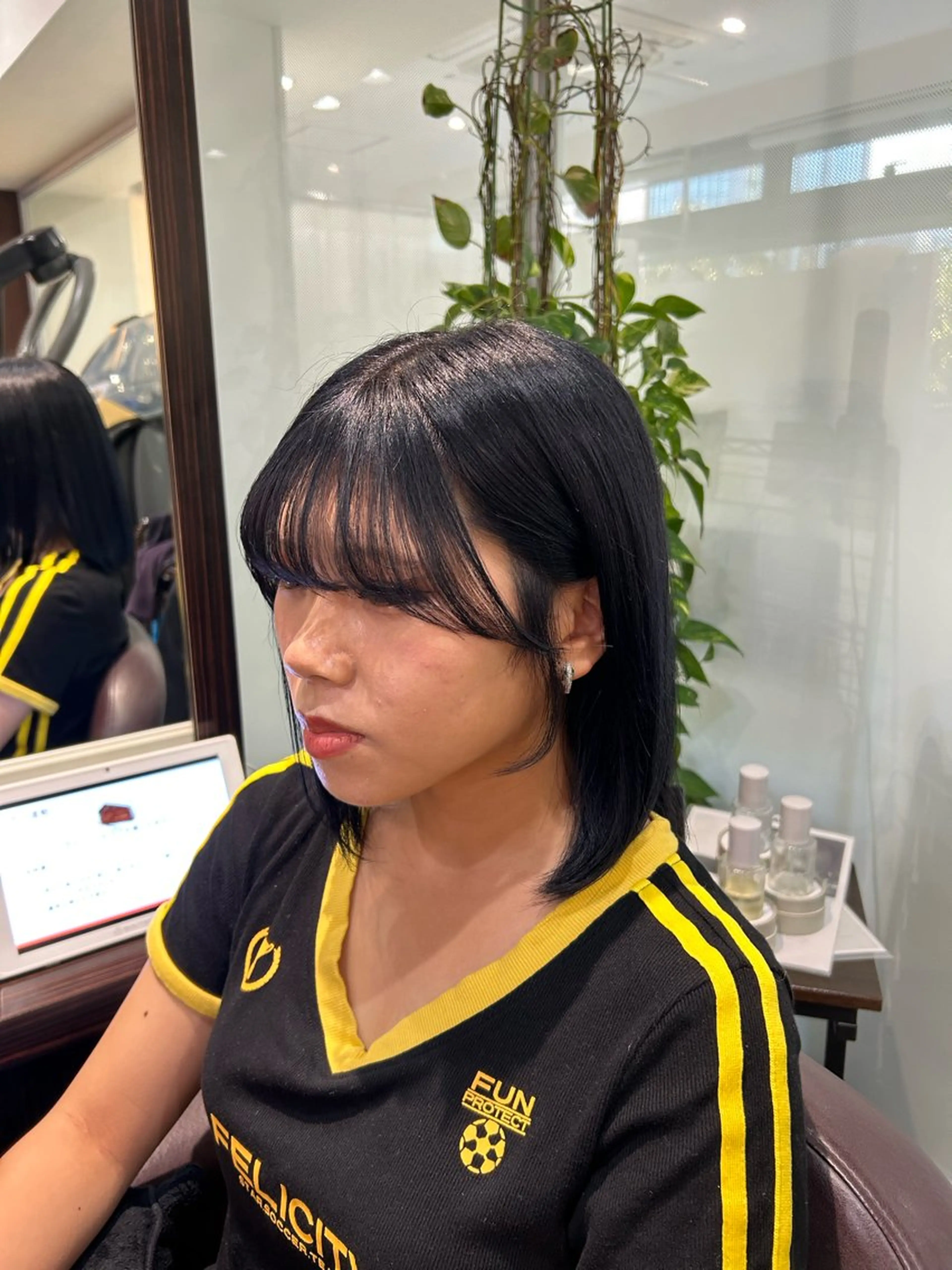 ミディアム カラー 黒髪 ブルーカラー ブルーブラック 坂本奈都美 🎀のヘアスタイル