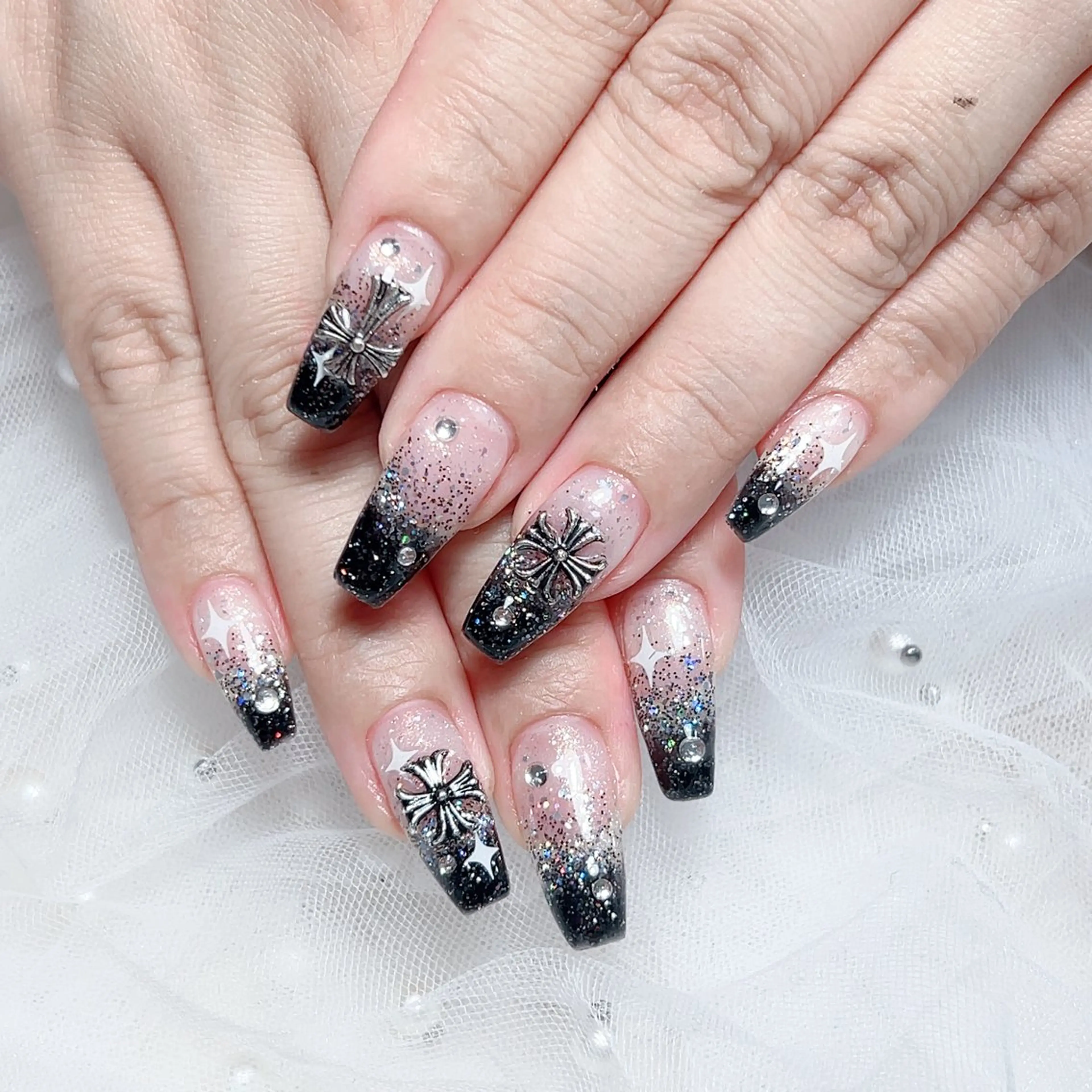 ネイル オーロラネイル フレンチネイル ジェルネイル ガラスフレンチ グラデーション ハンドネイル M🌷nail 長さだし専門店のネイルデザイン