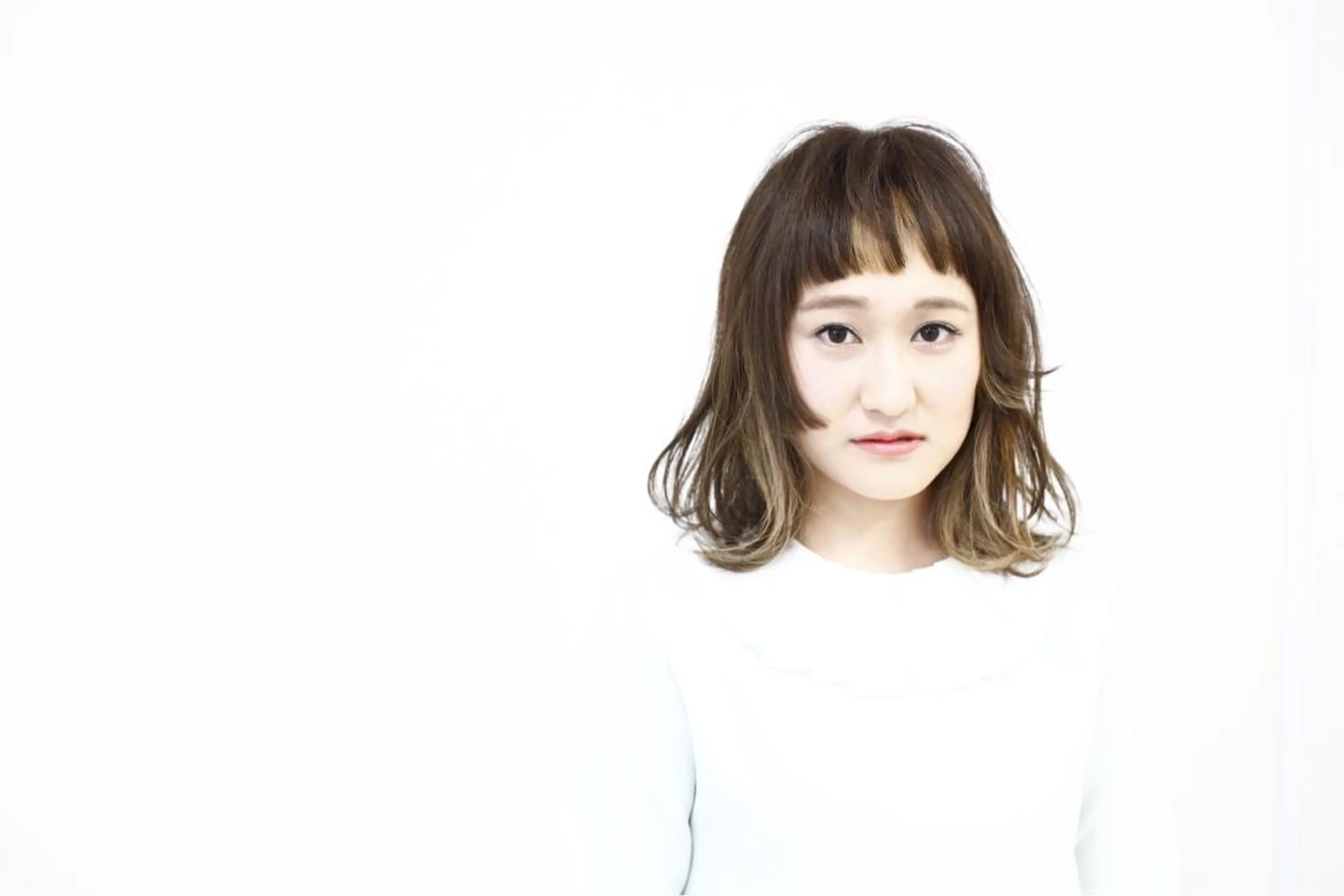 ミディアム カラー インナーカラー 奥野 紗弓のヘアスタイル