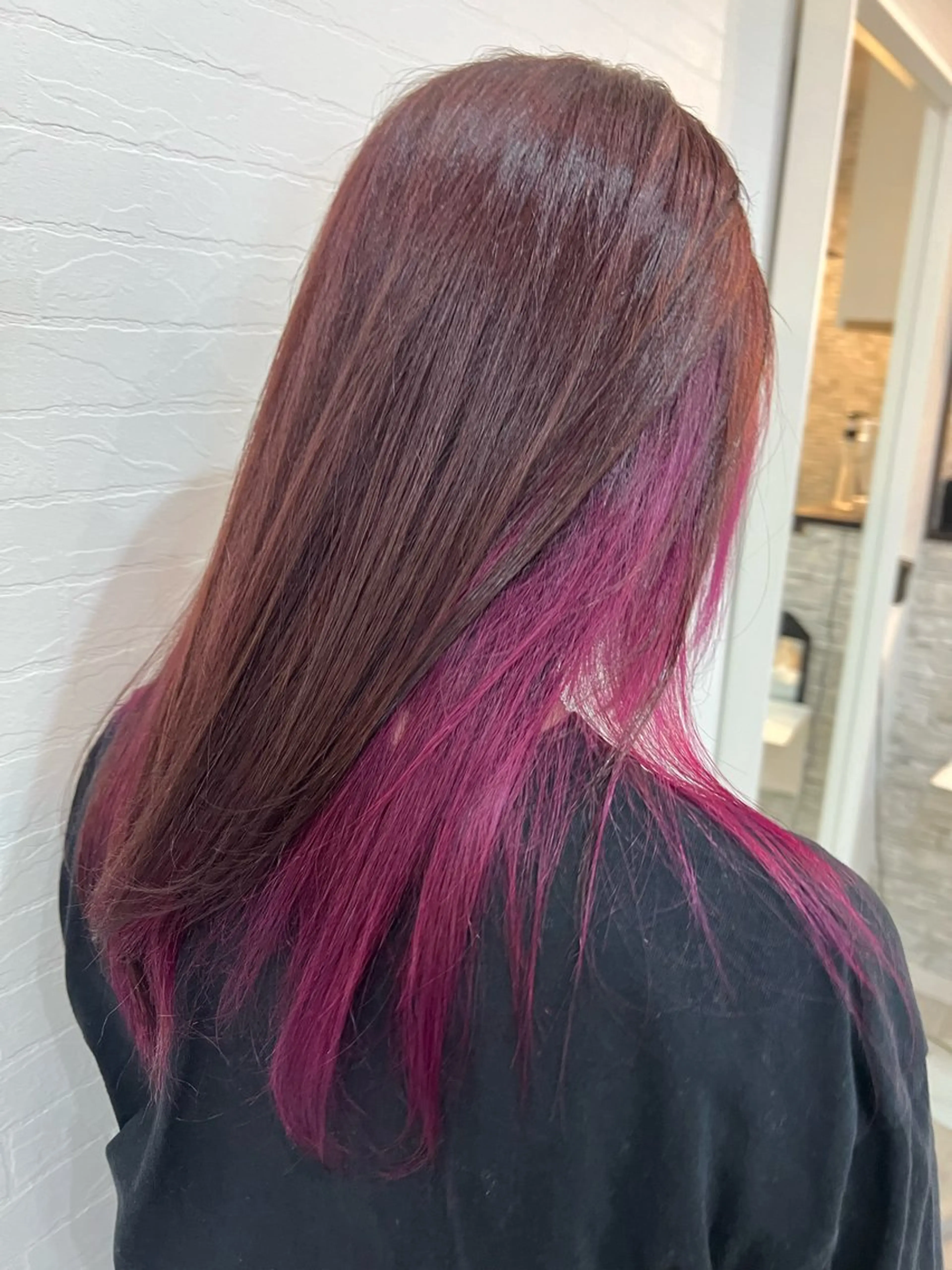 セミロング カラー インナーカラー ピンクカラー バイオレットカラー カット ヘアカラー Ripps長居所属・メテオ ／ヘアカラー 西川菜実のヘアスタイル