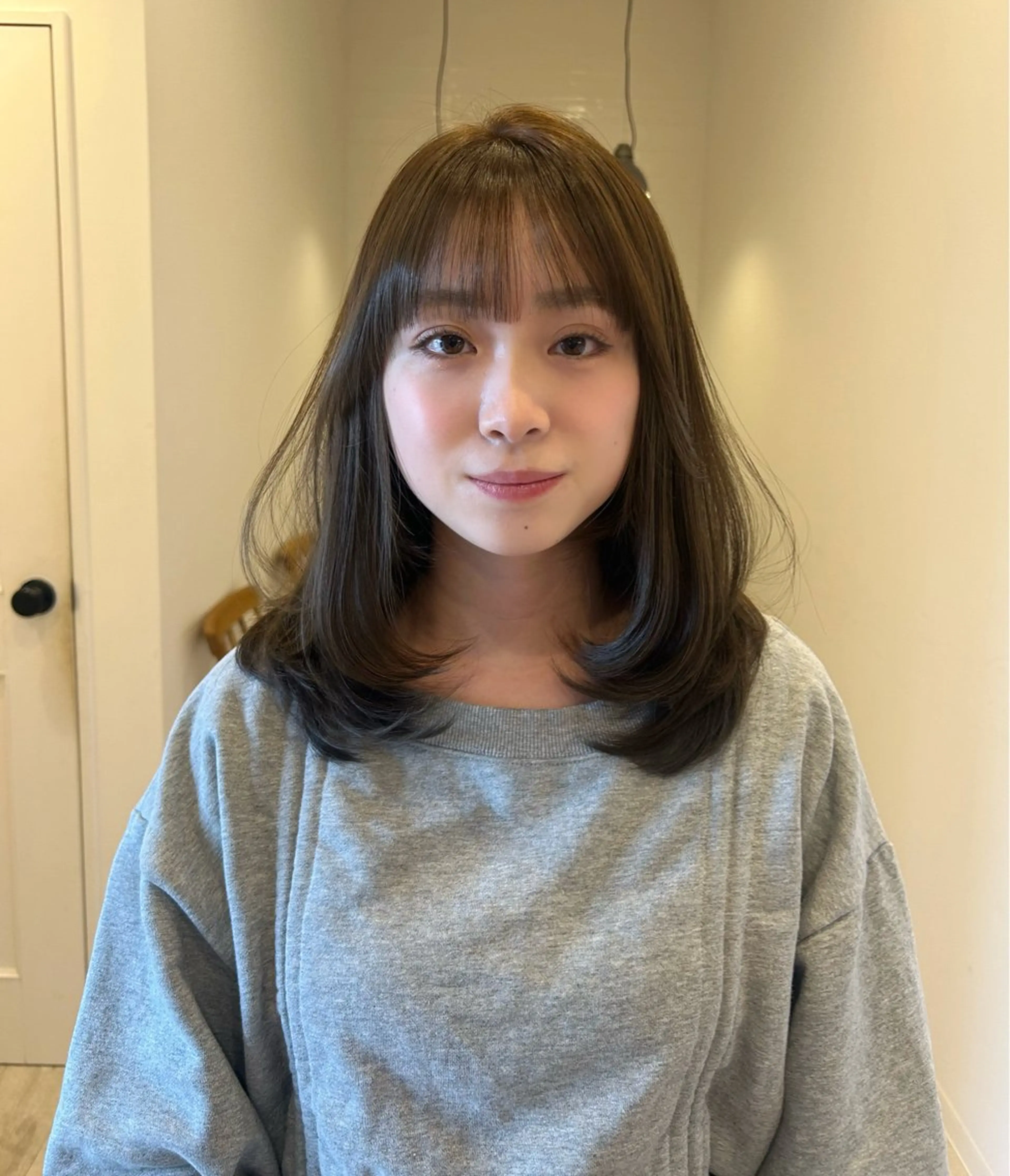 ミディアム カラー 透明感カラー レイヤーカット/長岡 グレージュ/マユ🎀のヘアスタイル