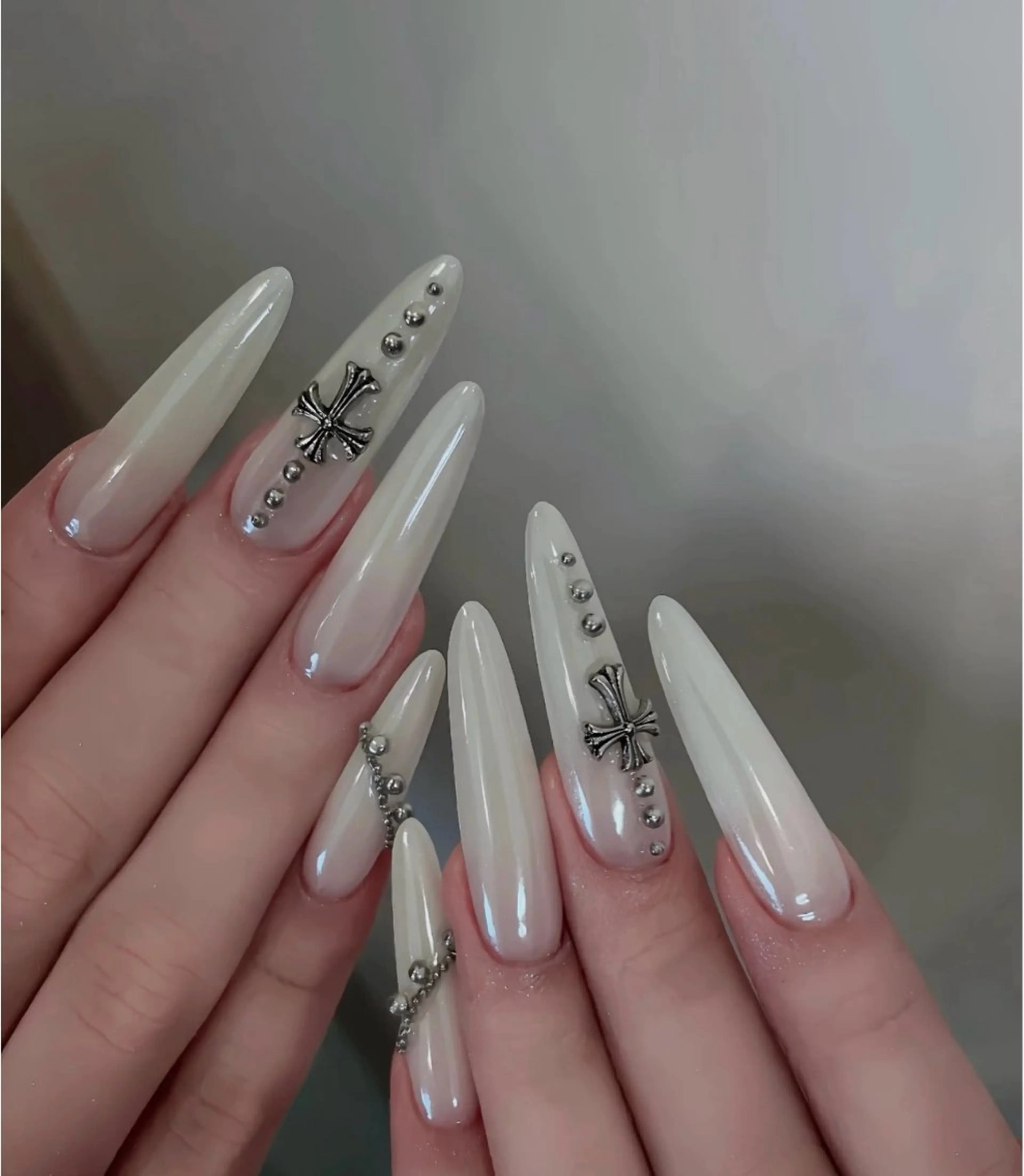ネイル オーロラネイル チークネイル フレンチネイル ジェルネイル ガラスフレンチ ハンドネイル Nail Jolie所属・Nail Jolieのネイルデザイン