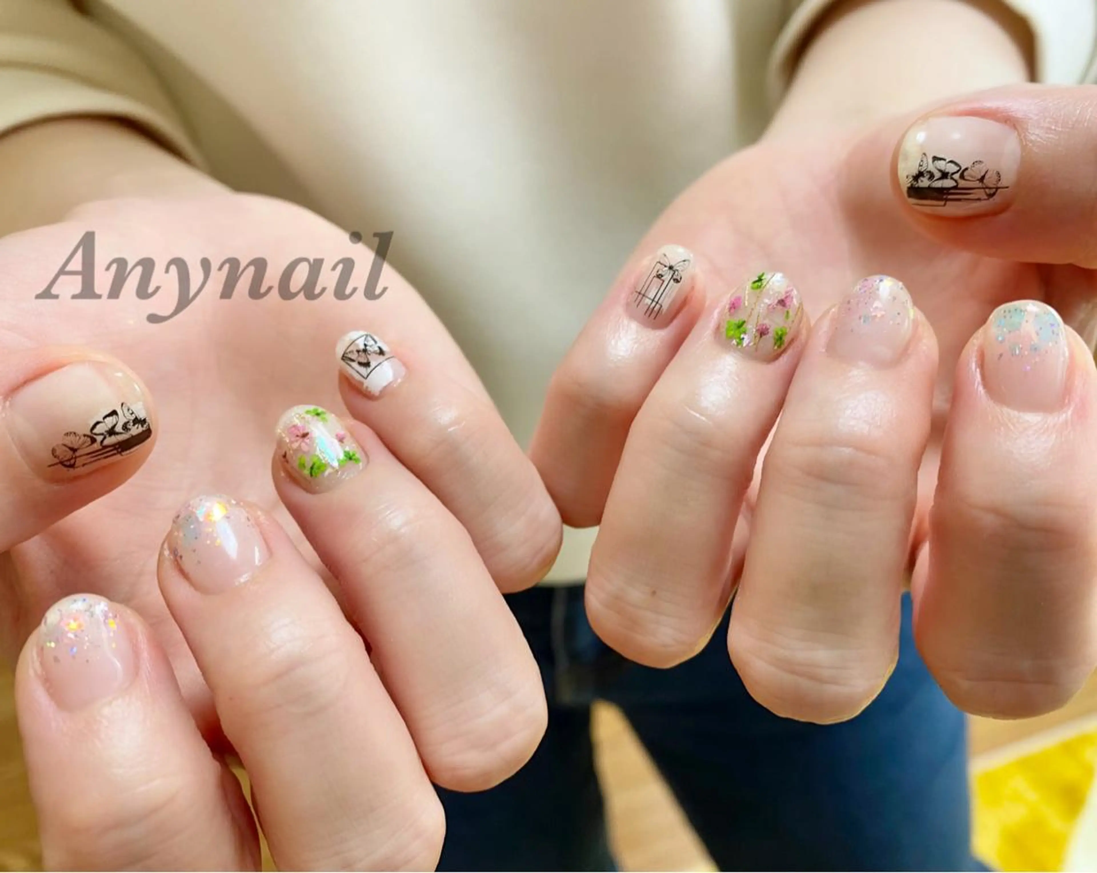 ネイル グラデーション ホログラムネイル ラメ(グリッター) ラメグラデーション 夏ネイル ハンドネイル 岩澤 恵子のネイルデザイン