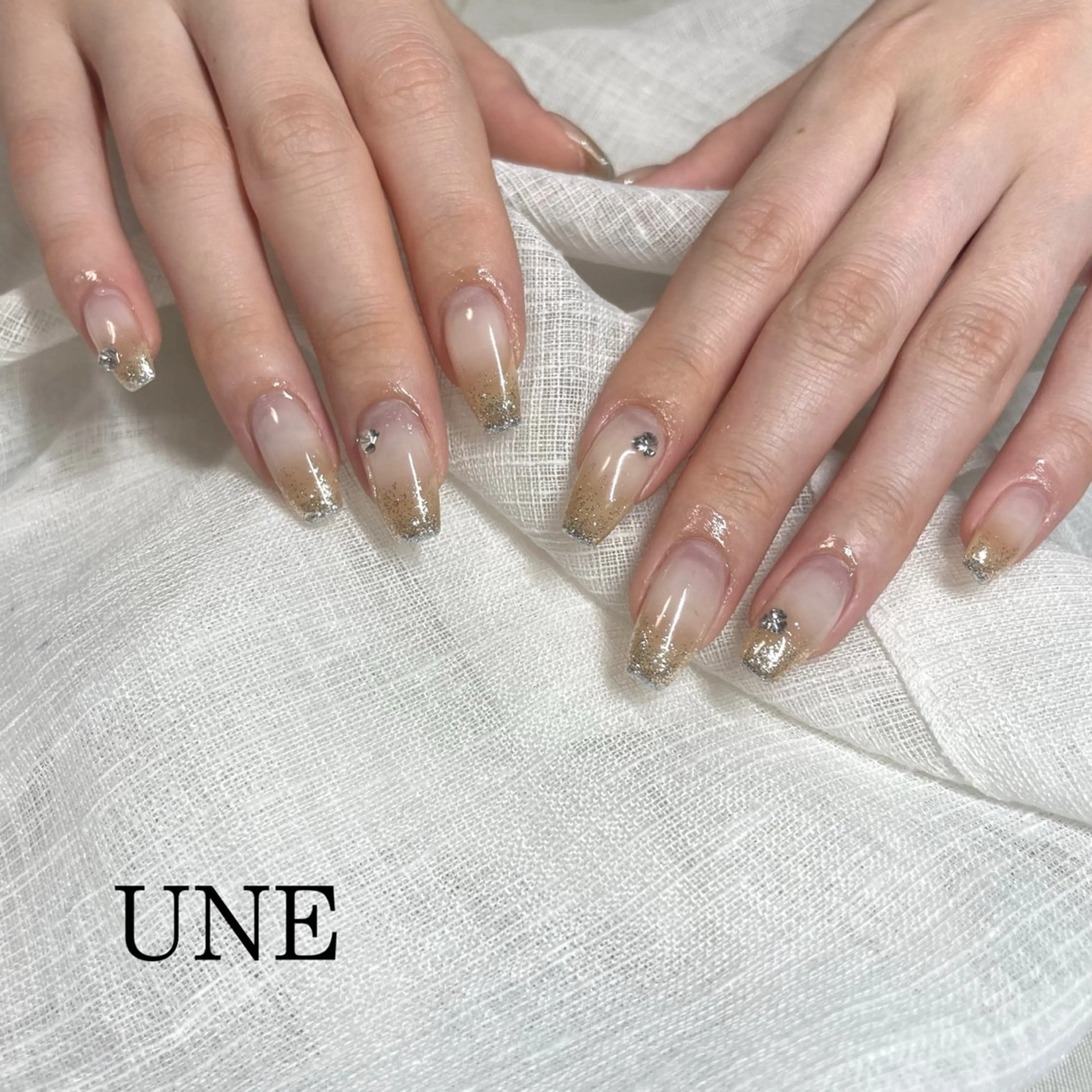 ネイル ブラウン グラデーション ラメ(グリッター) シンプルネイル UNE.【ユヌ】 Jr.NANAのネイルデザイン