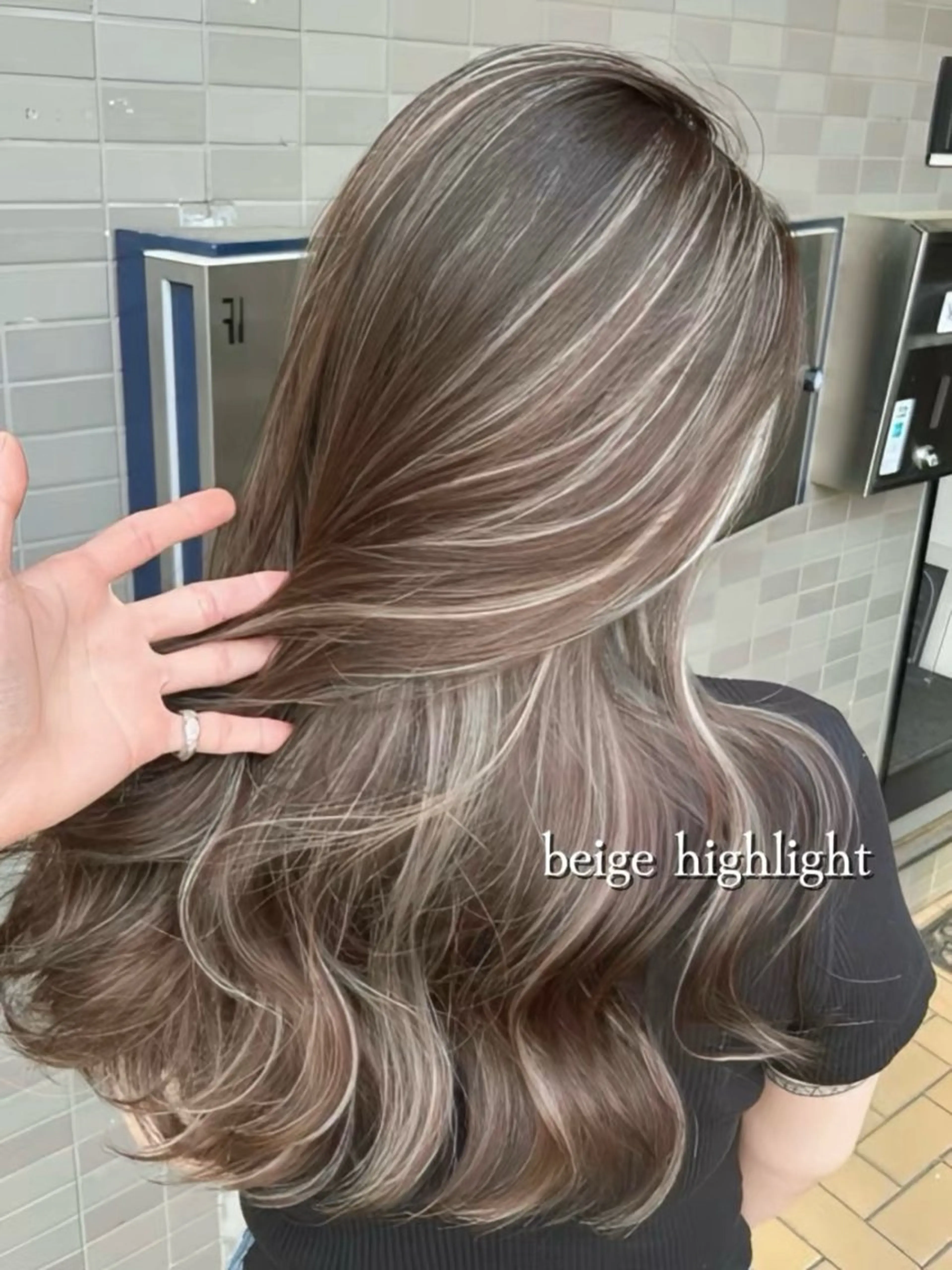 セミロング カラー バレイヤージュ ハイライトカラー 外国人風カラー ハイライト レイヤーカット ヘアカラー 💫ハイライト/レイ ヤー/原宿💫のヘアスタイル