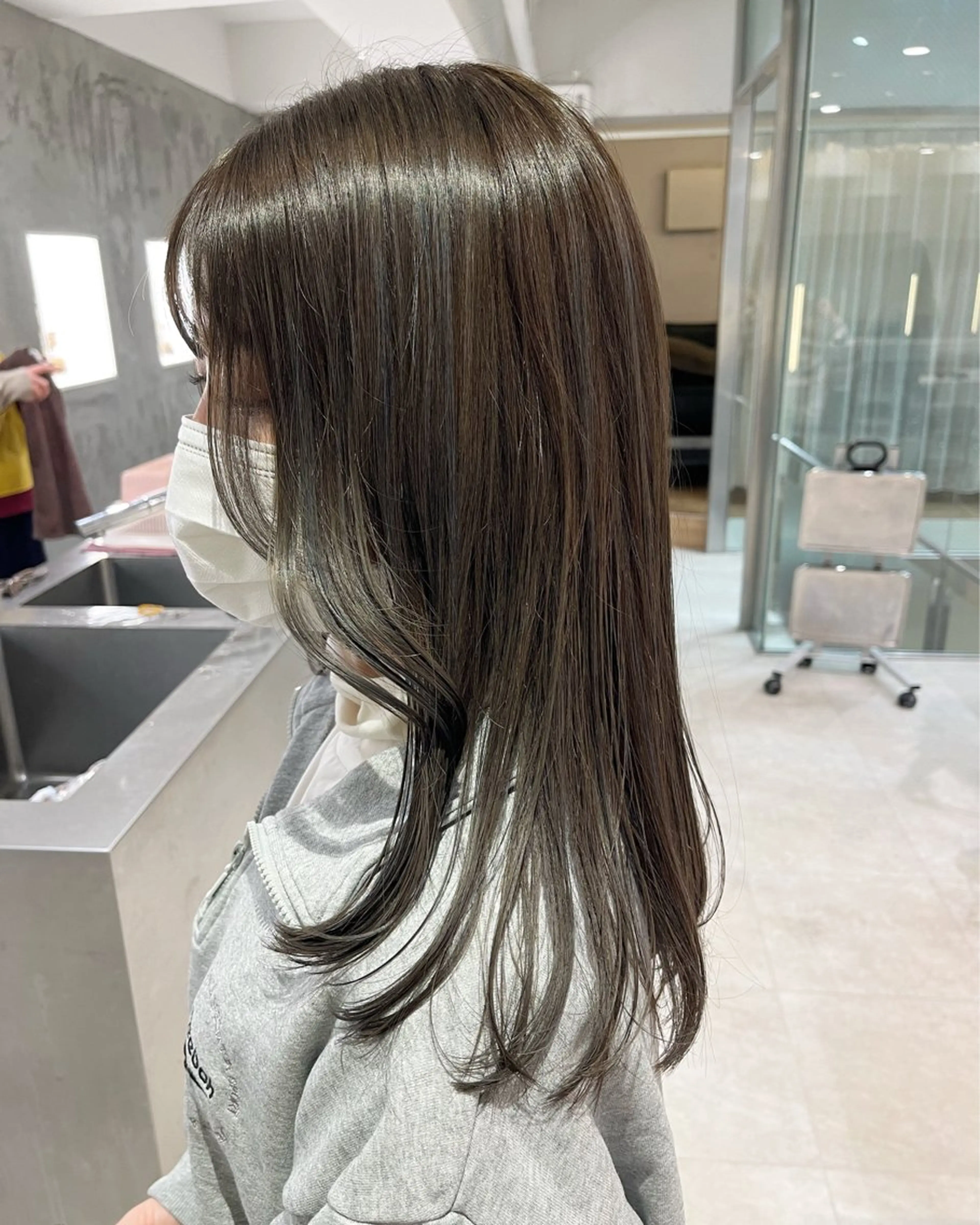 セミロング カラー 透明感カラー カット ヘアカラー トリートメント サソウ ユリエ🥥のヘアスタイル