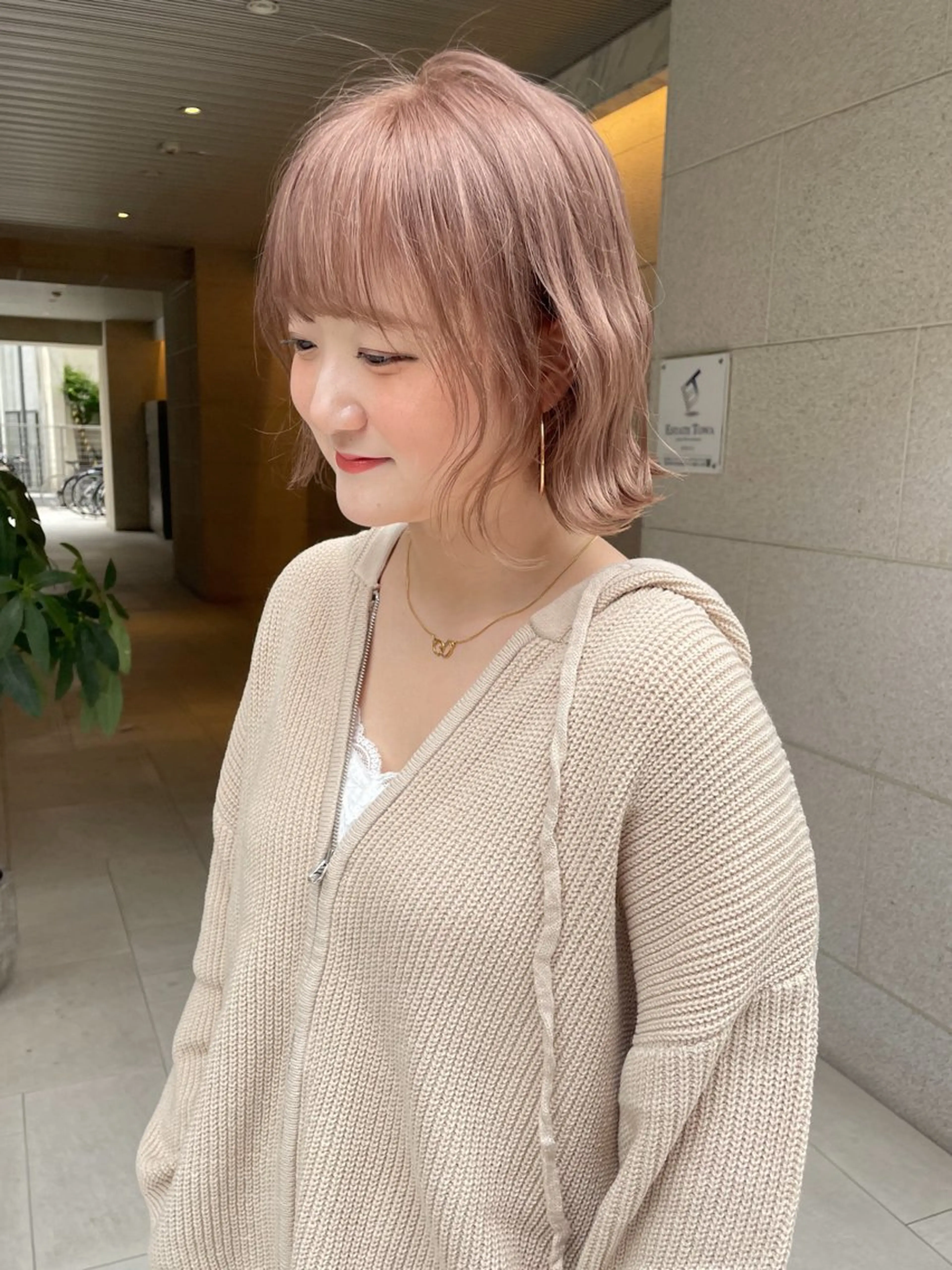 ミディアム カラー ベージュカラー ブリーチ ケアブリーチ ミルクティーベージュ ピンクカラー ヘアカラー ブリーチ/ベージュ 💕/momoaのヘアスタイル