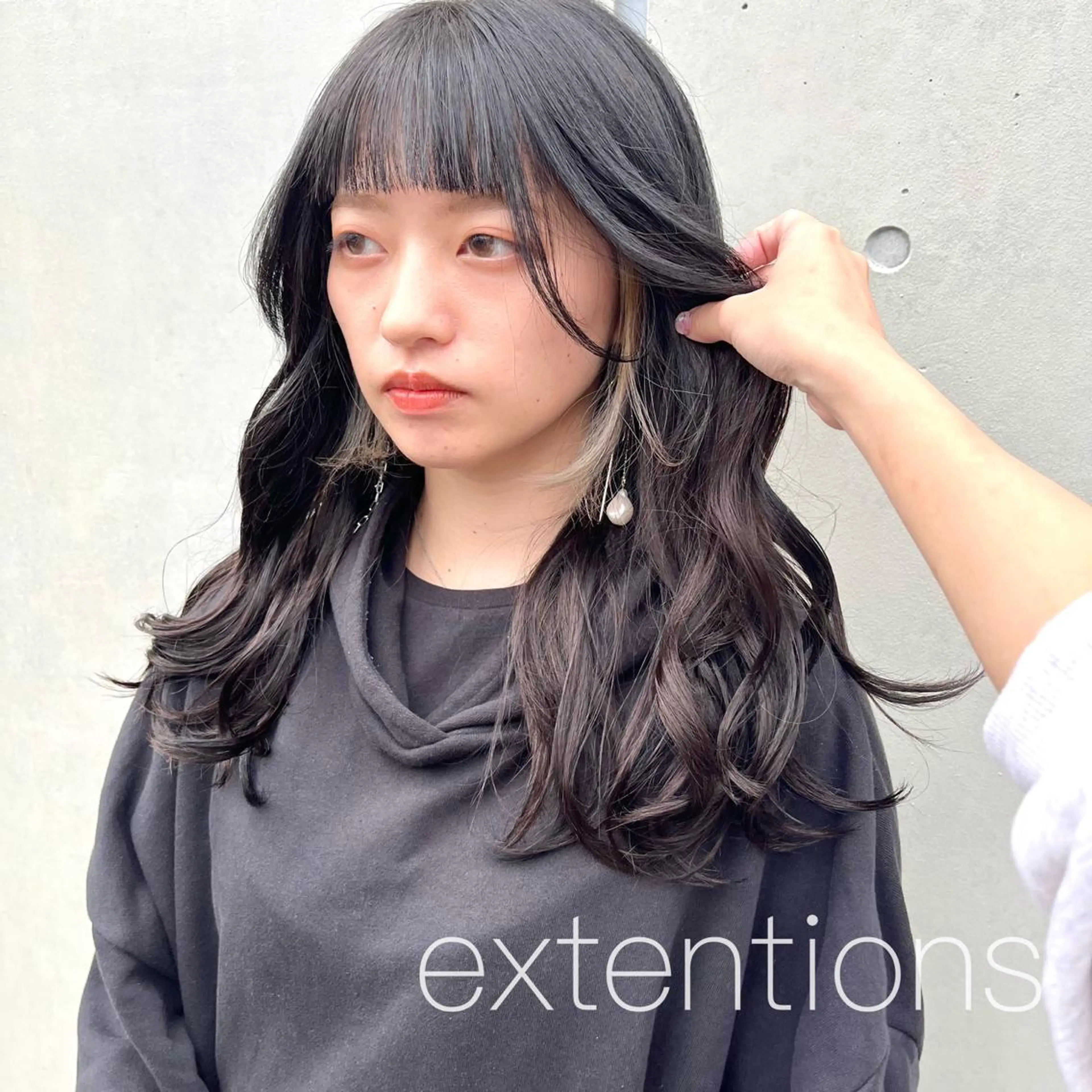 ロング カラー ヘアアレンジ シールエクステ エクステ カット エクステ ヘアセット 八巻 晴香のヘアスタイル