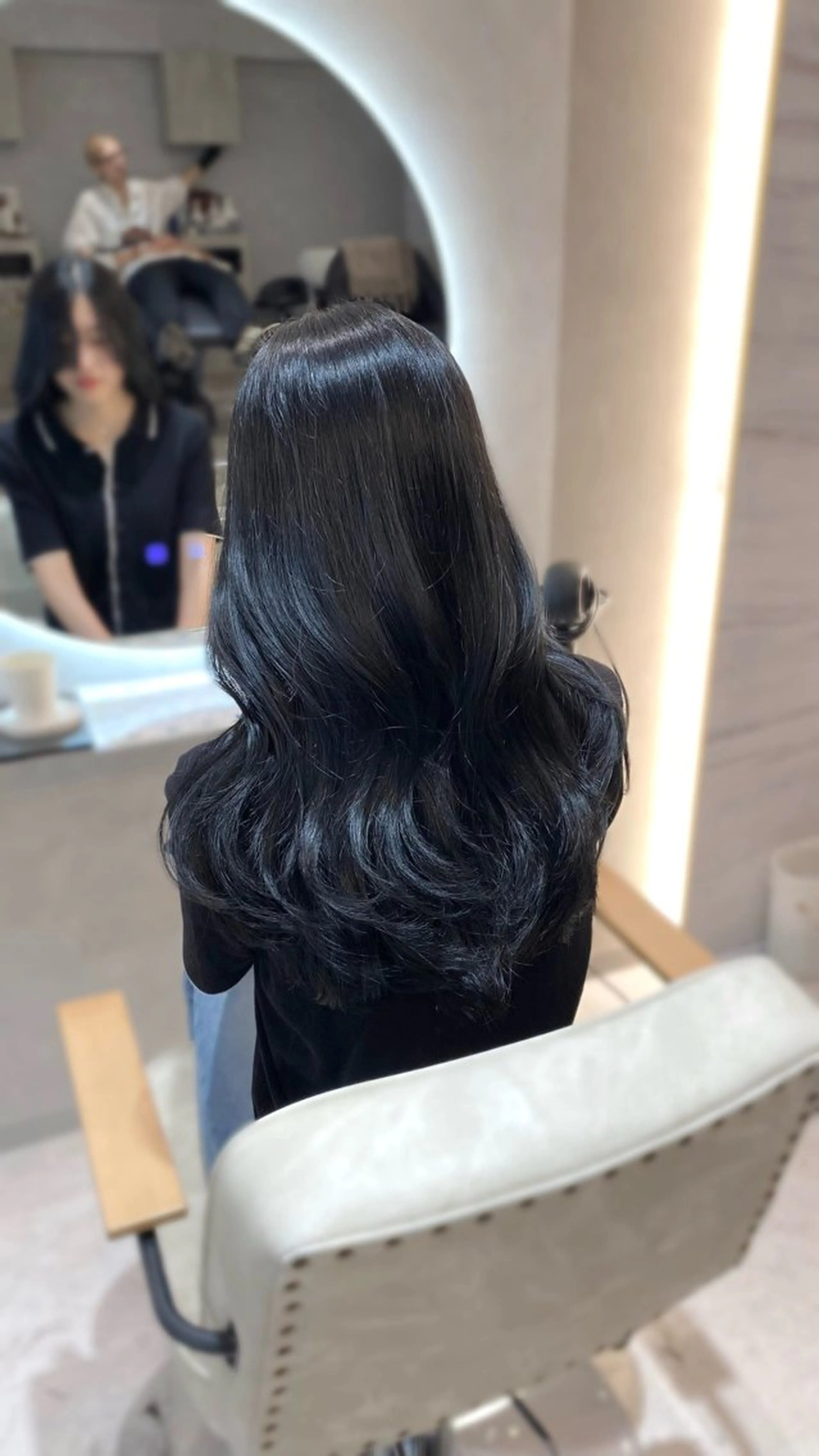 ロング カラー ヘアアレンジ 黒髪 ブルーカラー ブルーブラック 韓国風ヘア レイヤーカット カット ヘアカラー トリートメント 韓国風レイヤーカット 💎髪質改善"yuiのヘアスタイル