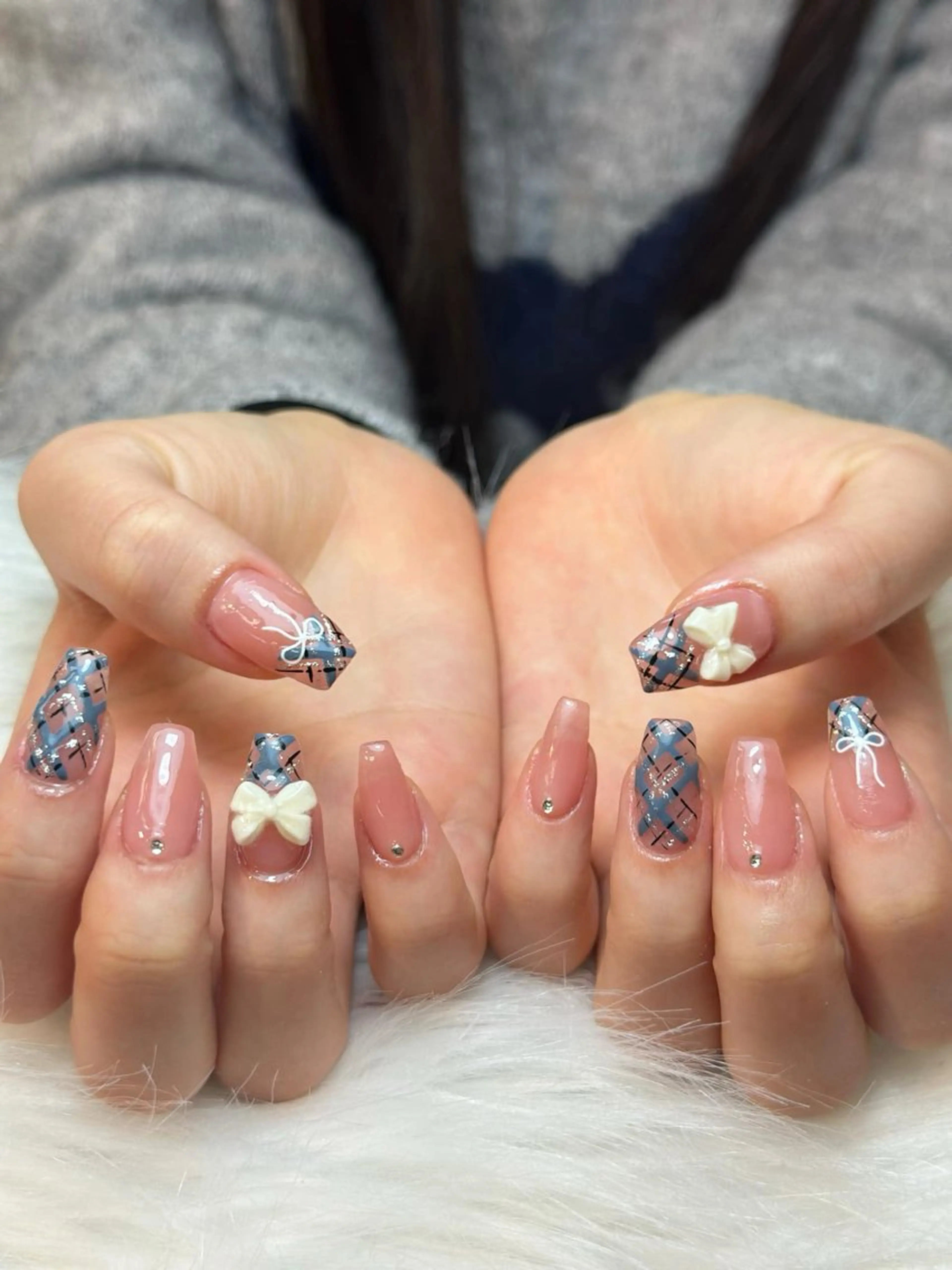 ネイル グラデーション キラキラネイル ワンカラーネイル 冬ネイル Jenn Nail Salonのネイルデザイン