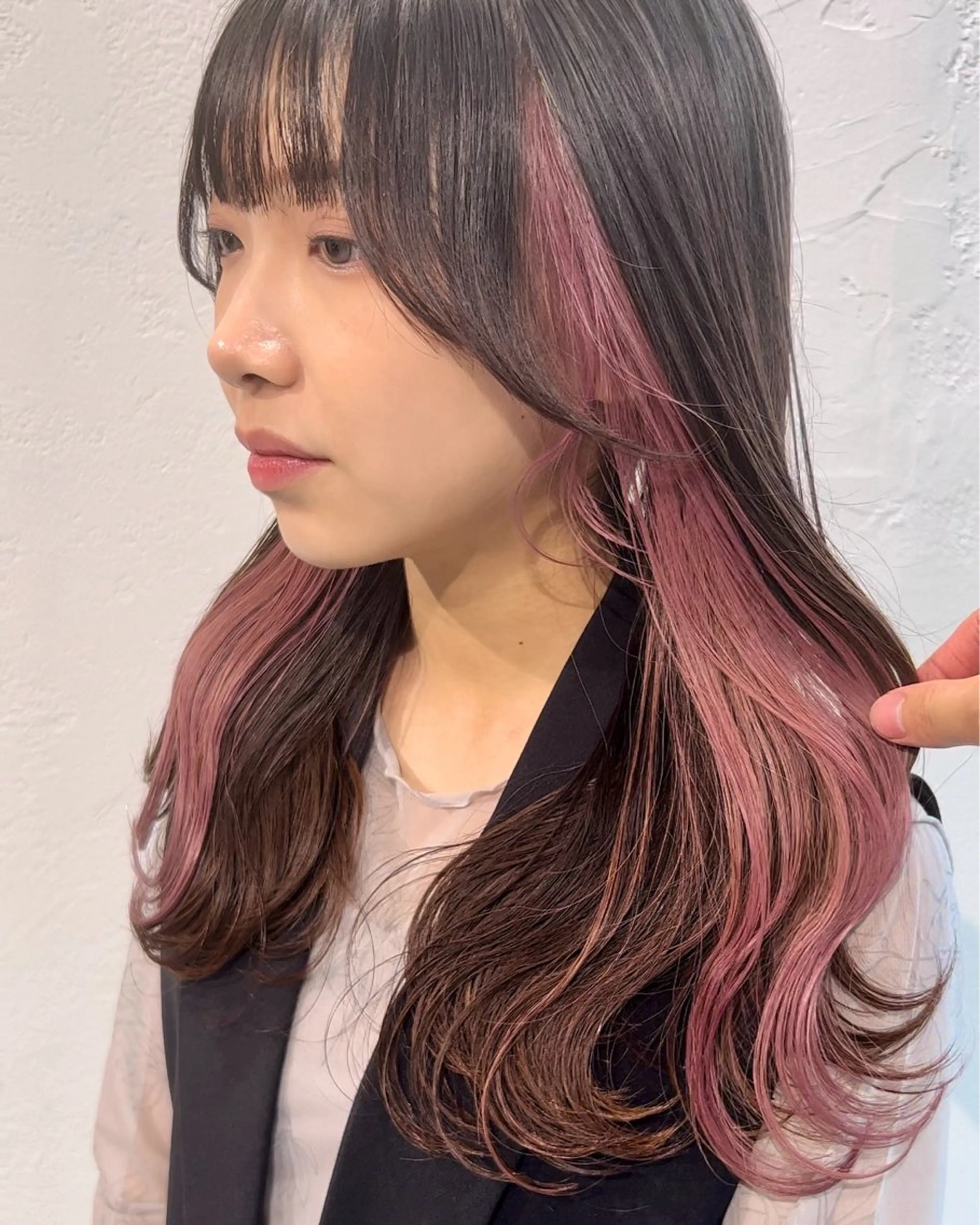 セミロング カラー ブリーチ ケアブリーチ デザインカラー インナーカラー ピンクカラー カット ヘアカラー トリートメント インナーカラー/レイ ヤーカット♡/マキシのヘアスタイル