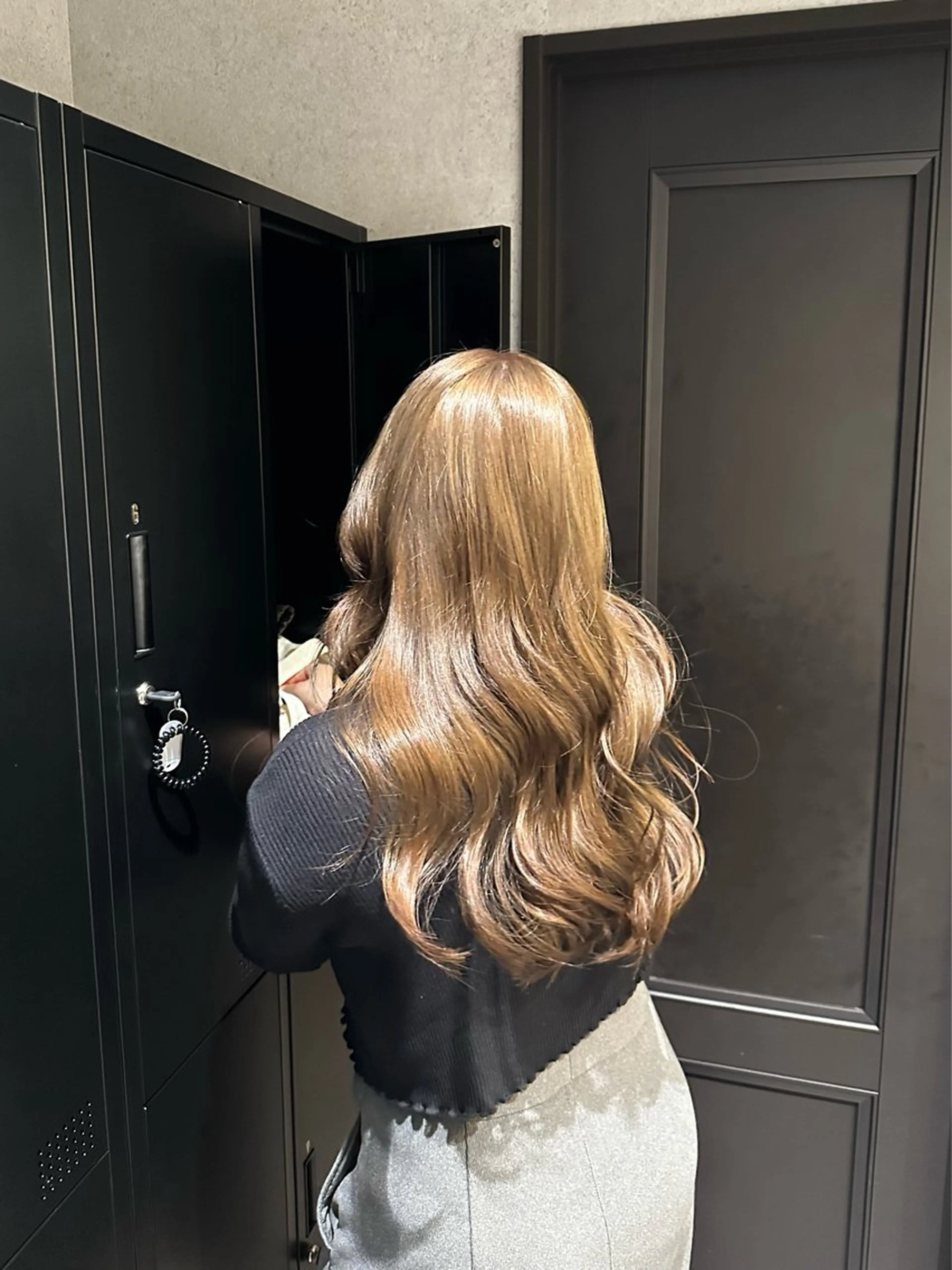 ロング カラー ベージュカラー ブリーチ ハイトーンカラー トリートメント カット ヘアカラー トリートメント SALOWIN広島所属・ブリーチカラー/ ベージュ/SARAのヘアスタイル