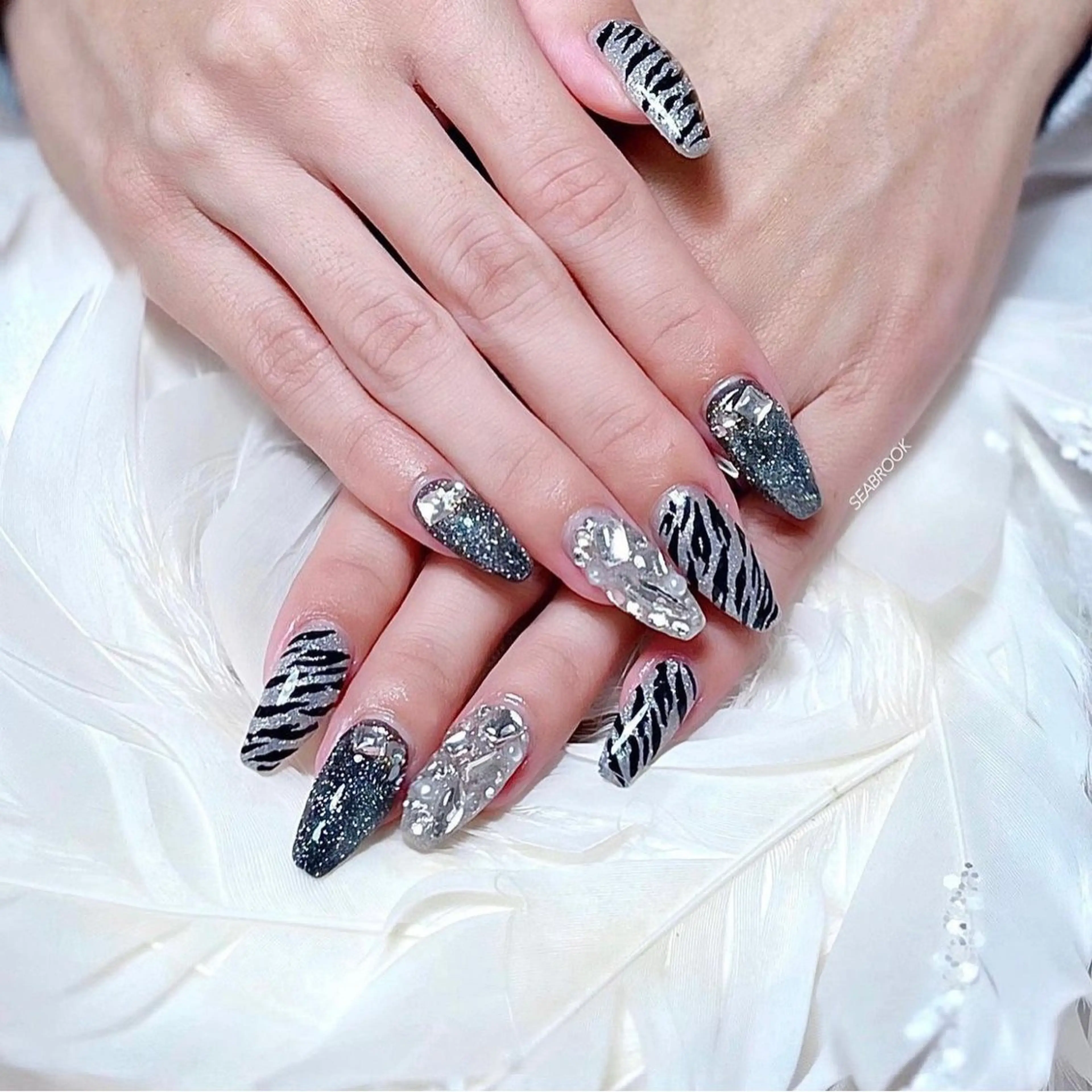 ネイル ハンドネイル 鈴木 奈穂子のネイルデザイン