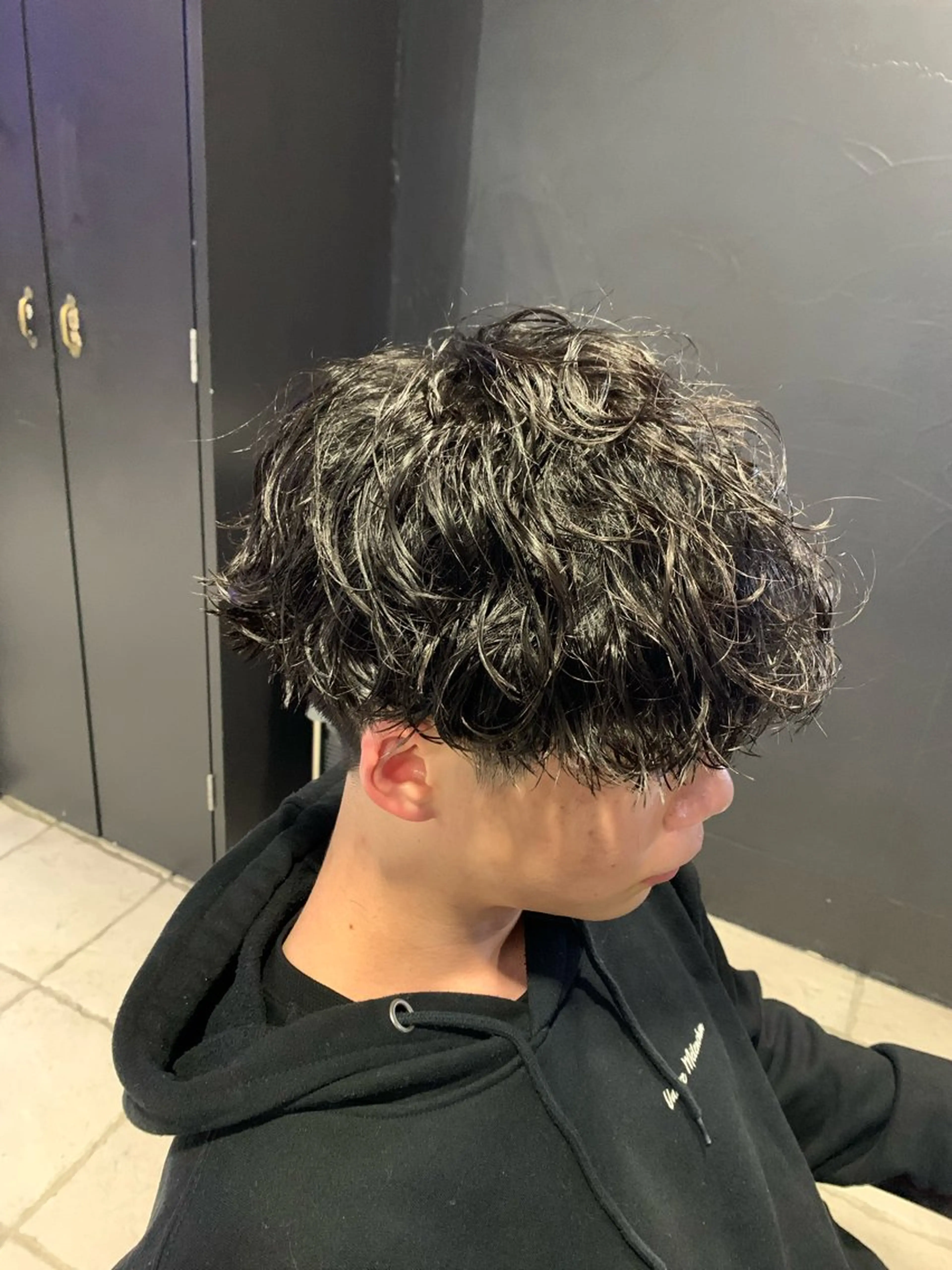 ミディアム メンズ ミディアムパーマ メンズパーマ 波巻きパーマ カット パーマ トリートメント ヘアセット メンズパーマ/難波/ 心斎橋　室園亮佑のヘアスタイル