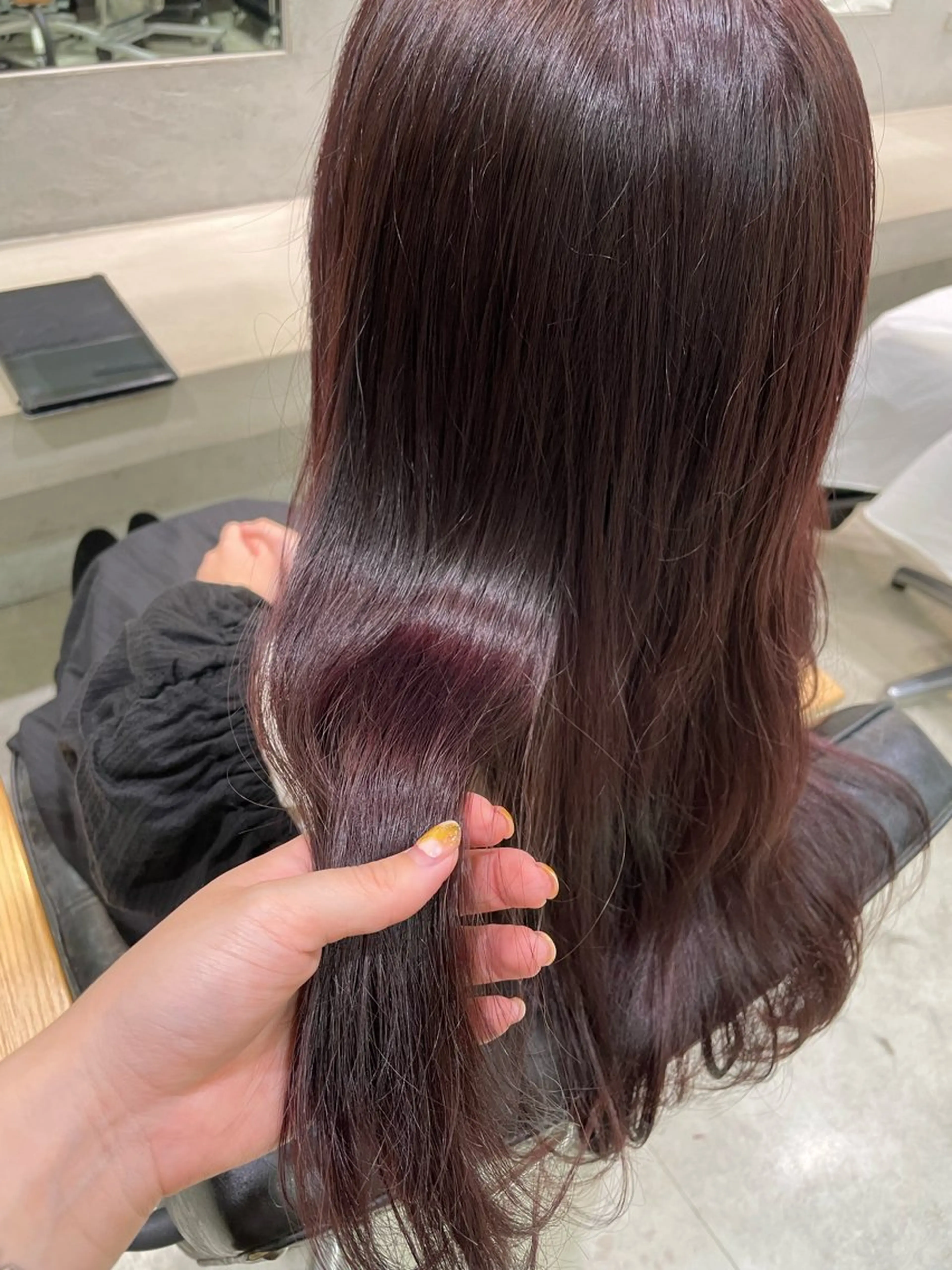 ロング カラー ブリーチ カシス イルミナカラー ブリーチなしカラー トリートメント ヘアカラー トリートメント 神野 れなのヘアスタイル