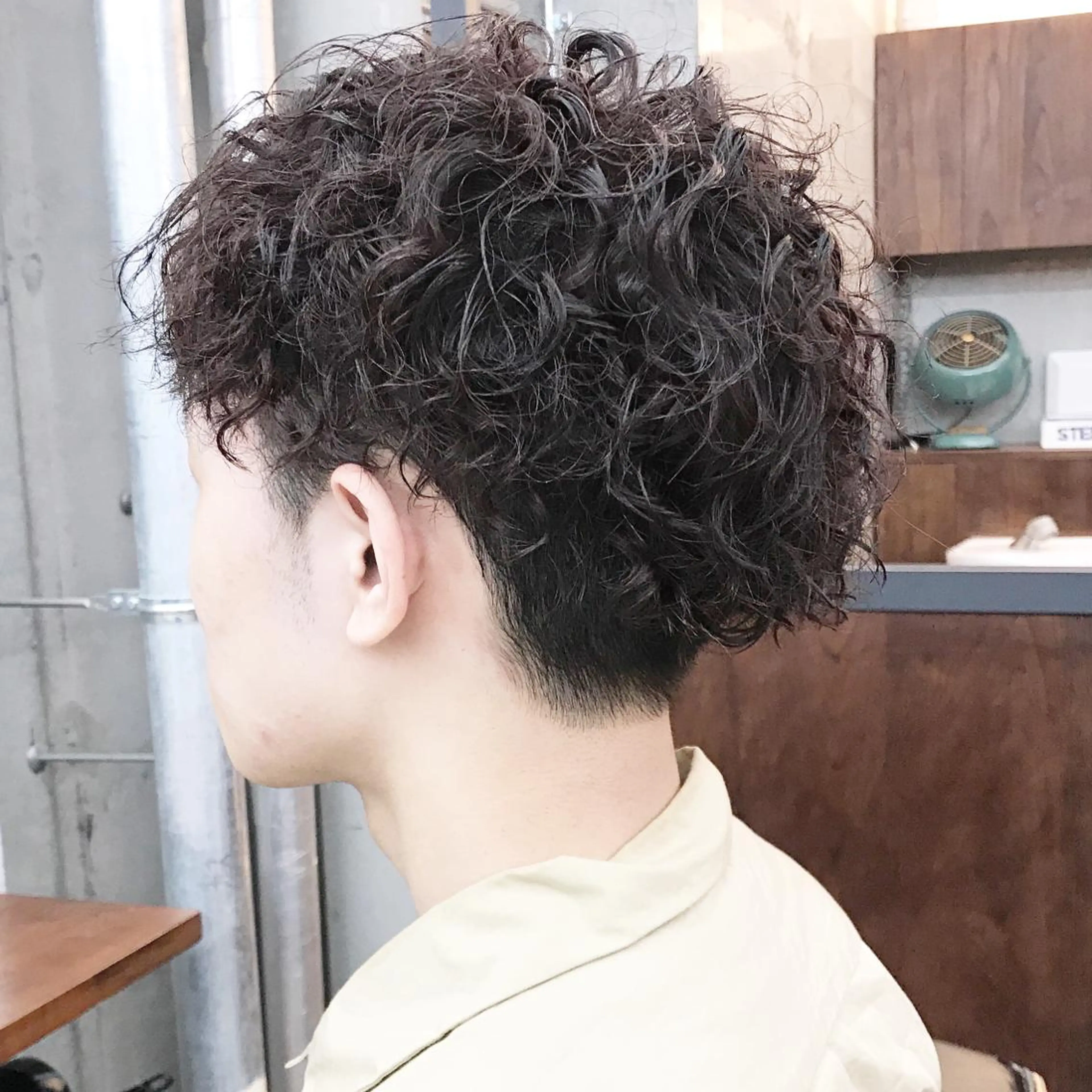 ショート パーマ メンズ メンズパーマ メンズショート ツイストスパイラルパーマ ショートヘア スパイラルパーマ カット パーマ ✂︎ウルフ・ショート ✂︎MIKUNIのヘアスタイル