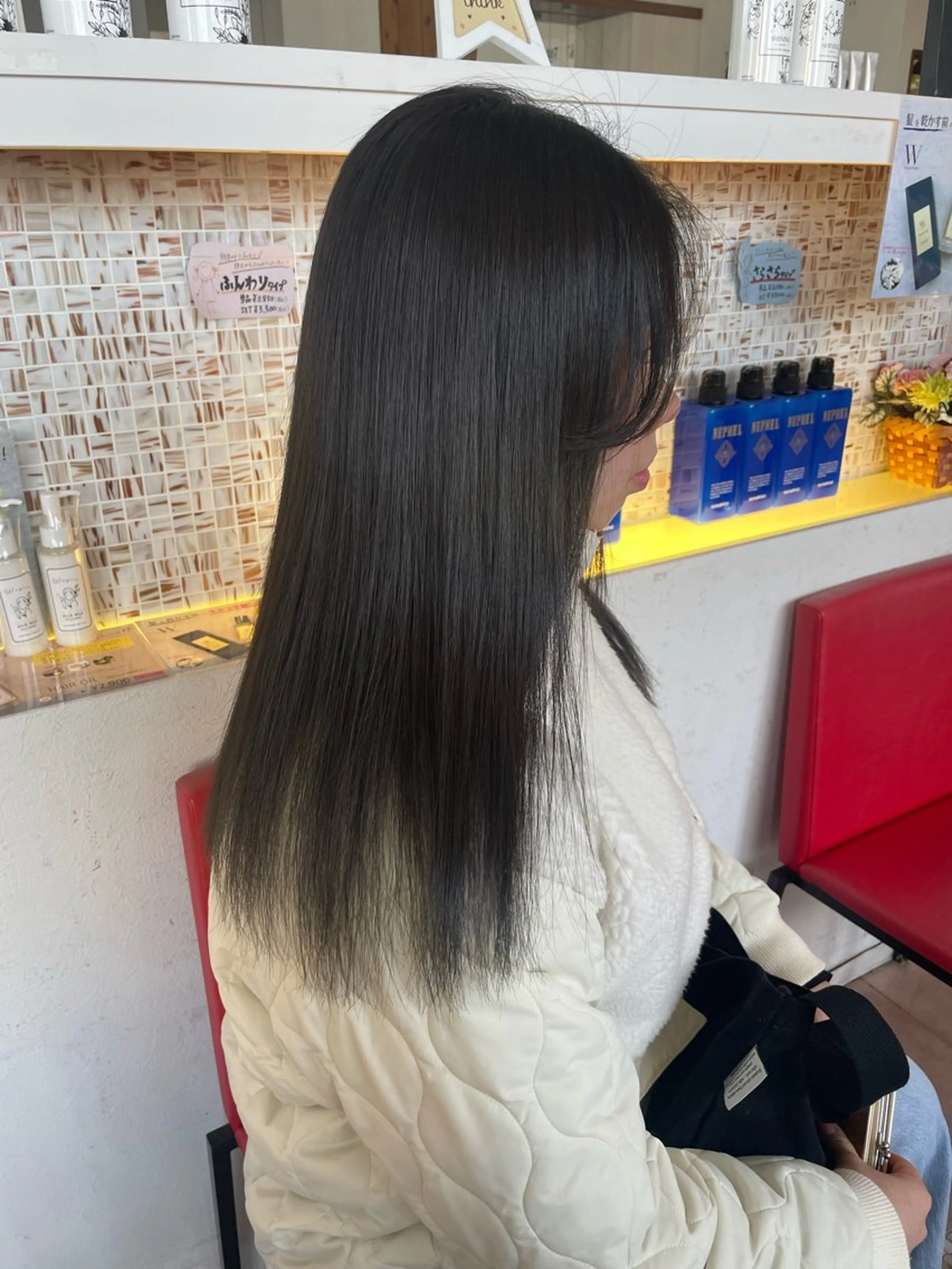 ロング カラー 透明感カラー オリーブカラー ヘアカラー トリートメント 川元 汐音のヘアスタイル