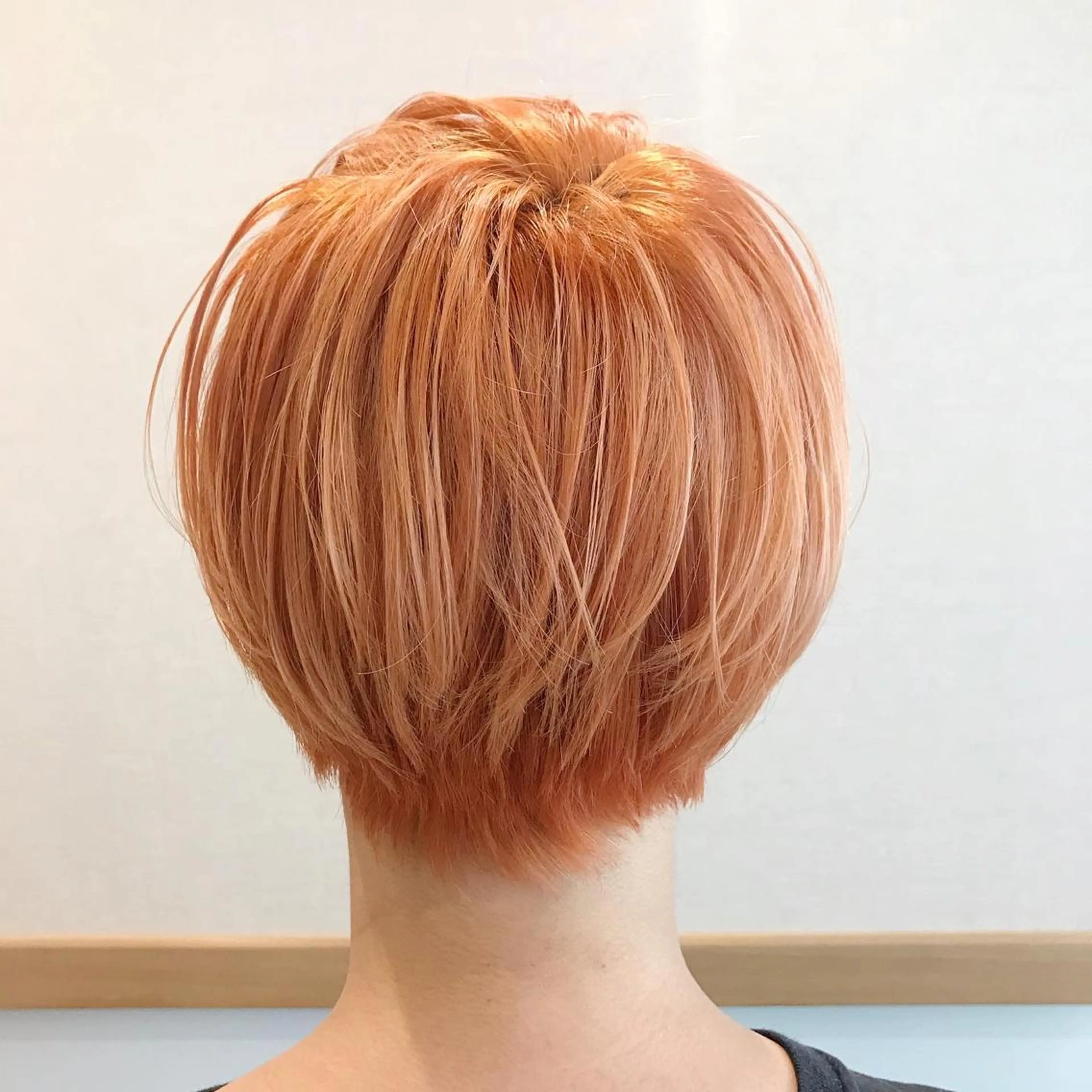 ショート カラー ブリーチ オレンジ ショートヘア ショートヘア💫 ハイトーン西田拓馬のヘアスタイル