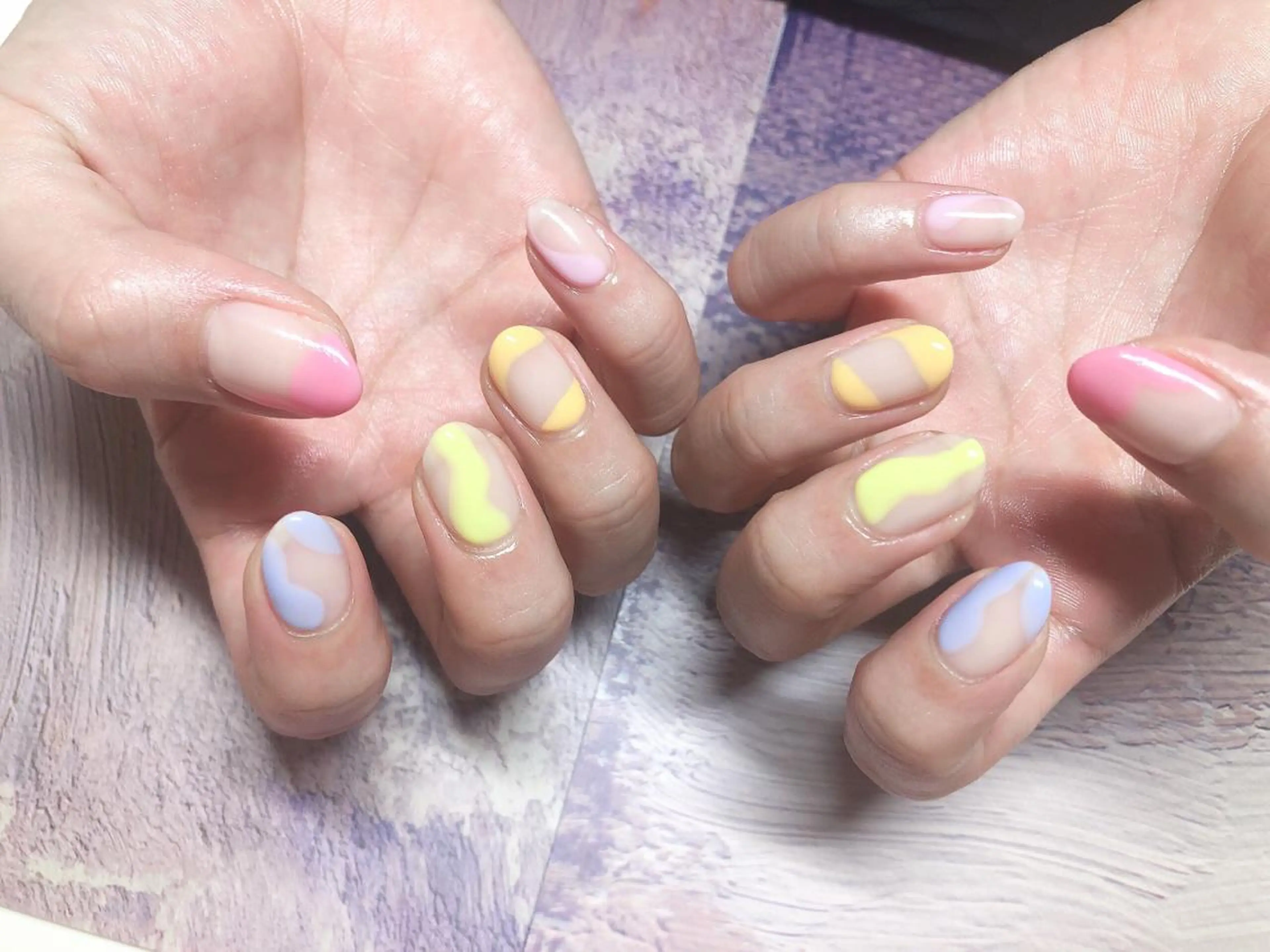 ミディアム ネイル Home salon Rのネイルデザイン