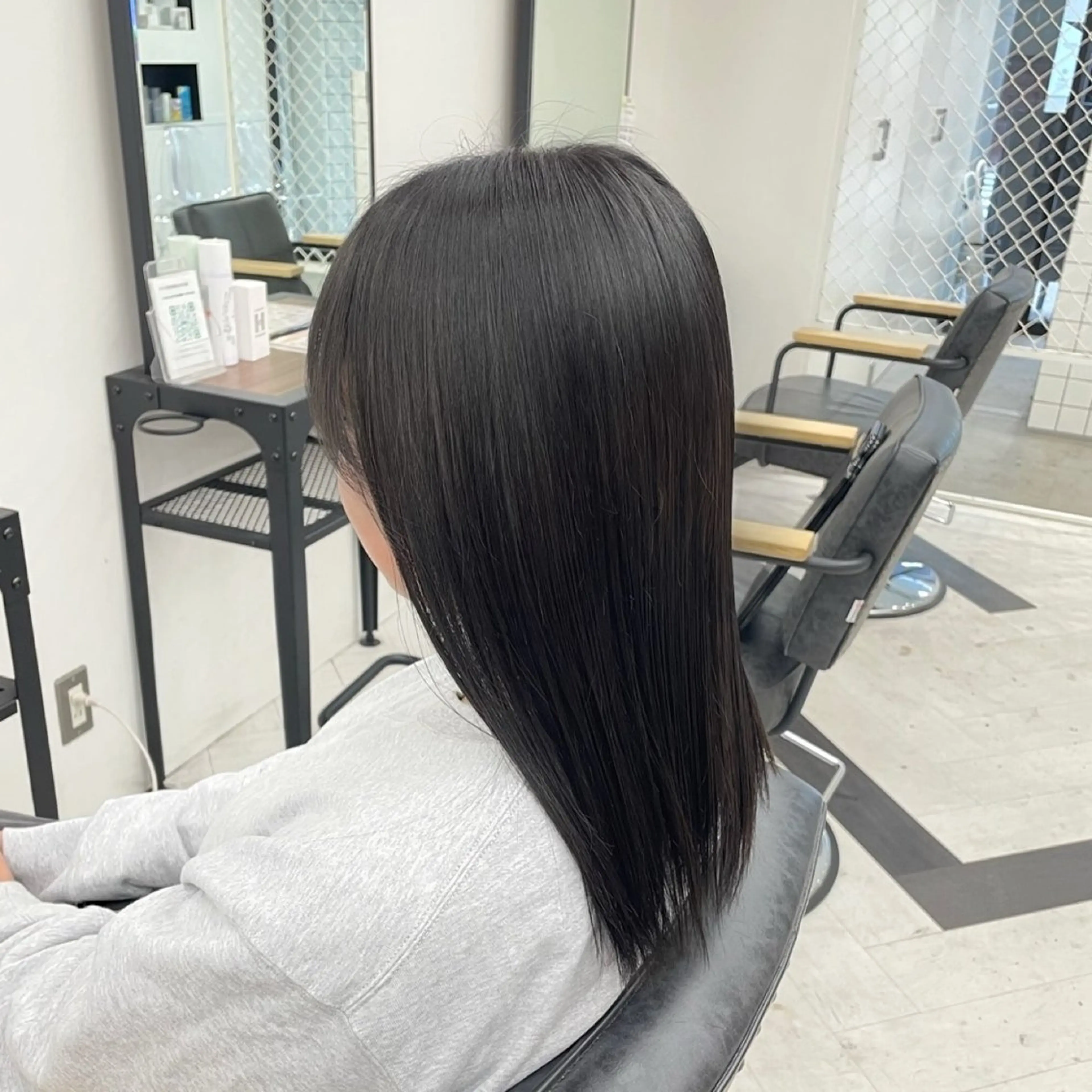 ロング カラー パーマ ヘアアレンジ メンズ メンズ就活ヘア 黒髪 グレージュ ナチュラルブラック mona/ ストレートスタイル✨のヘアスタイル