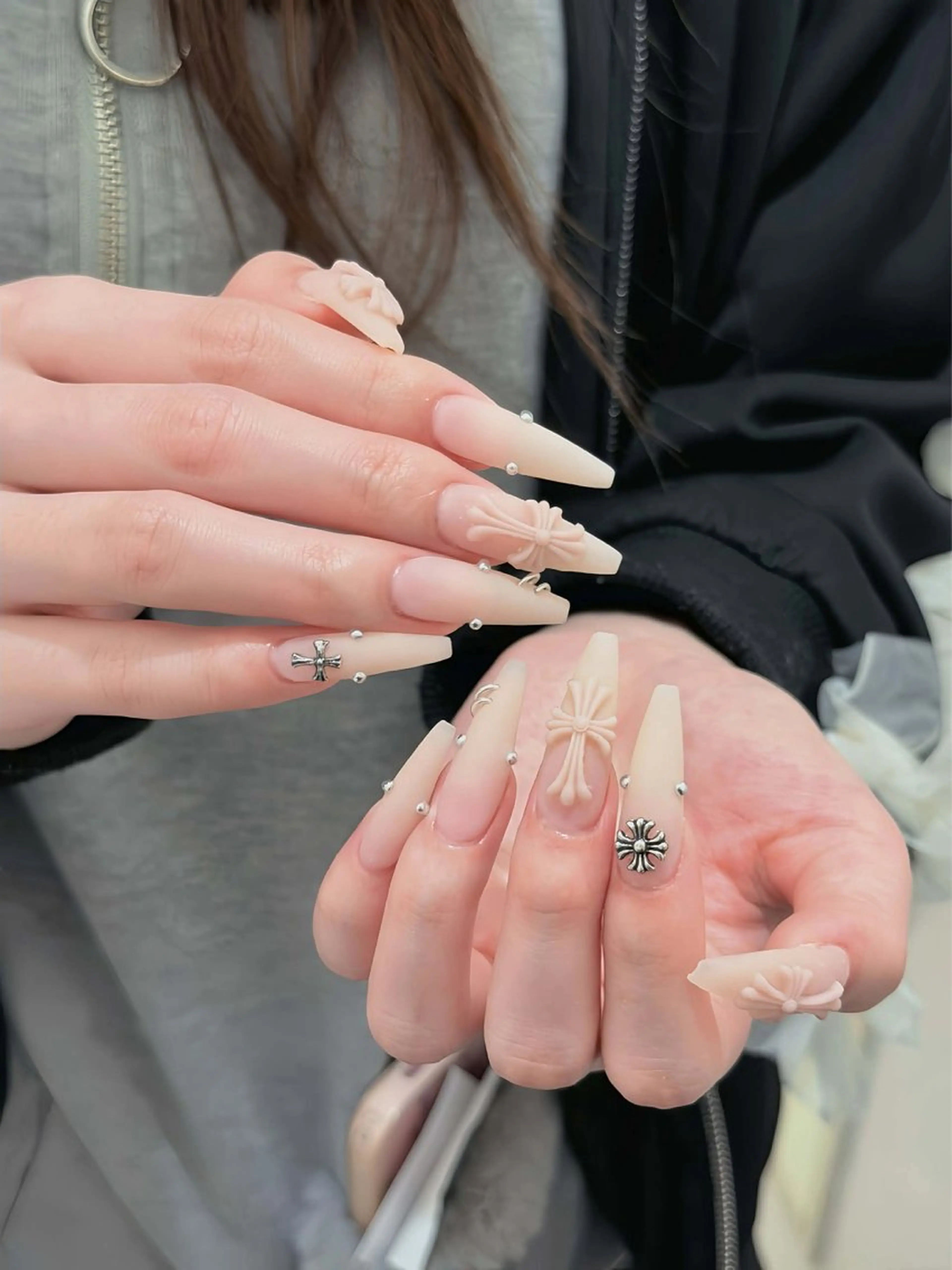 ネイル チークネイル ドット フレンチネイル グラデーション ハート ハンドネイル ハンドケア Eli Nails 新宿のネイルデザイン