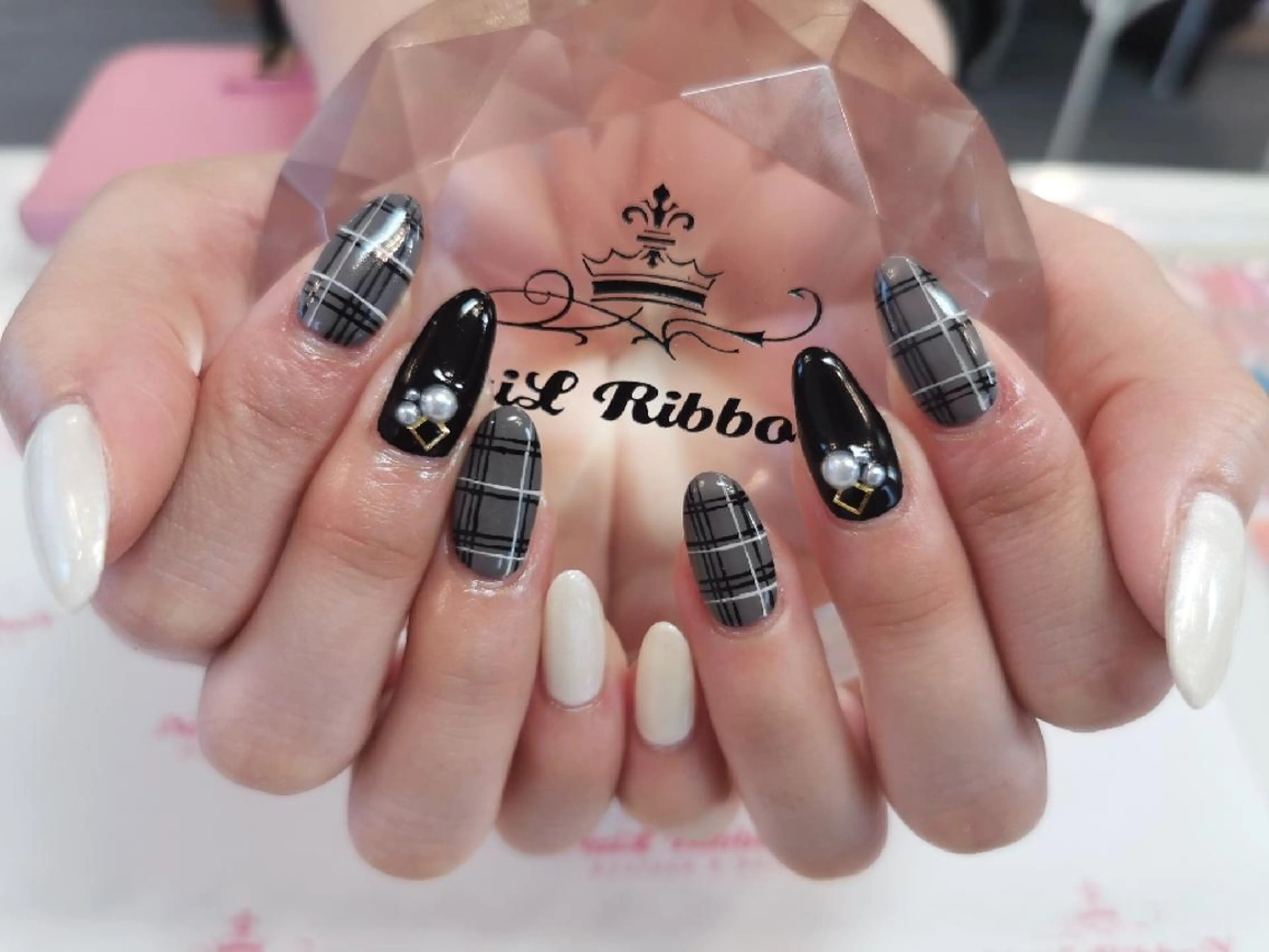 ネイル ネイルリボン 受付スタッフのネイルデザイン