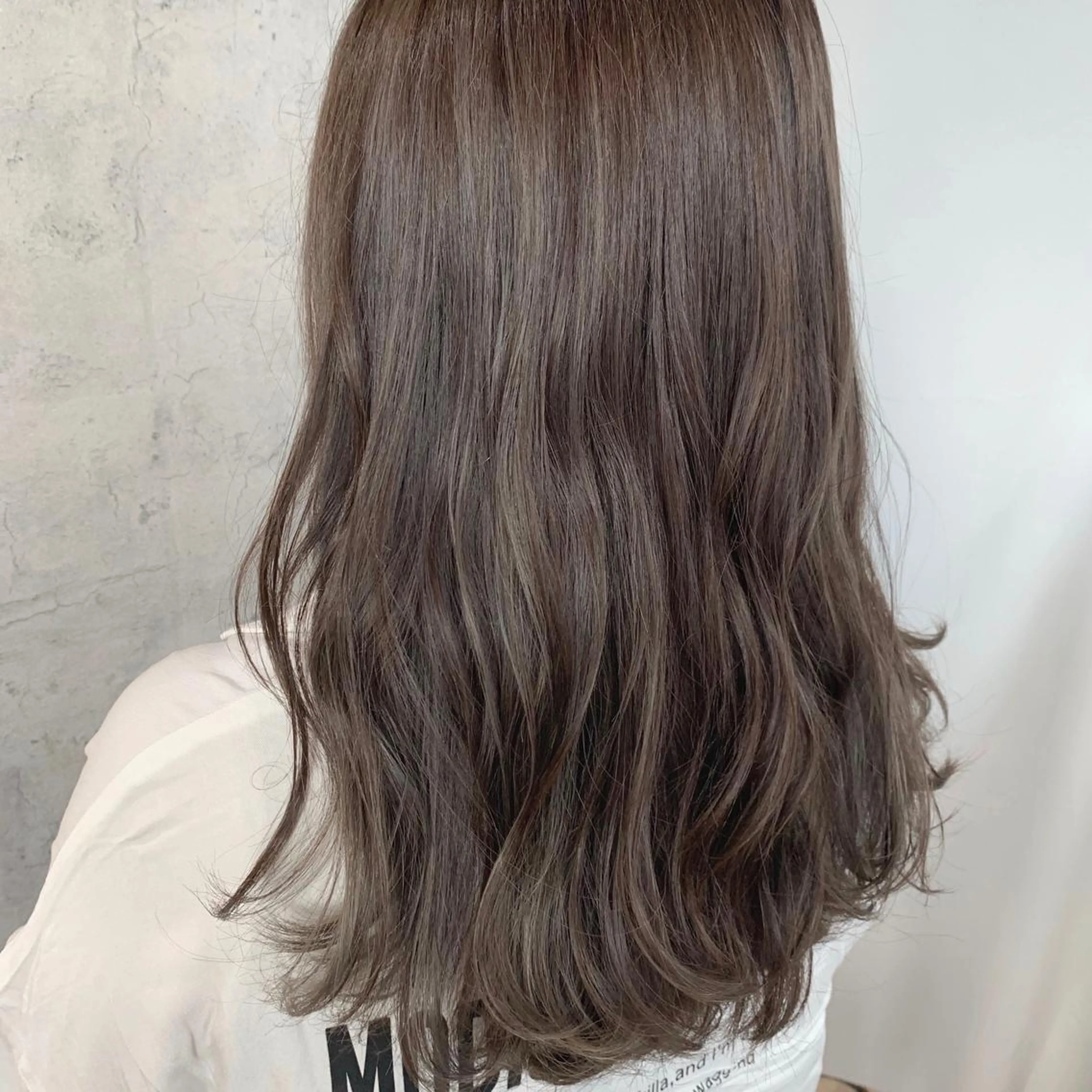 セミロング カラー LOST CITY 横浜所属・🪐脱白髪染め 🪐松尾菜々美のヘアスタイル