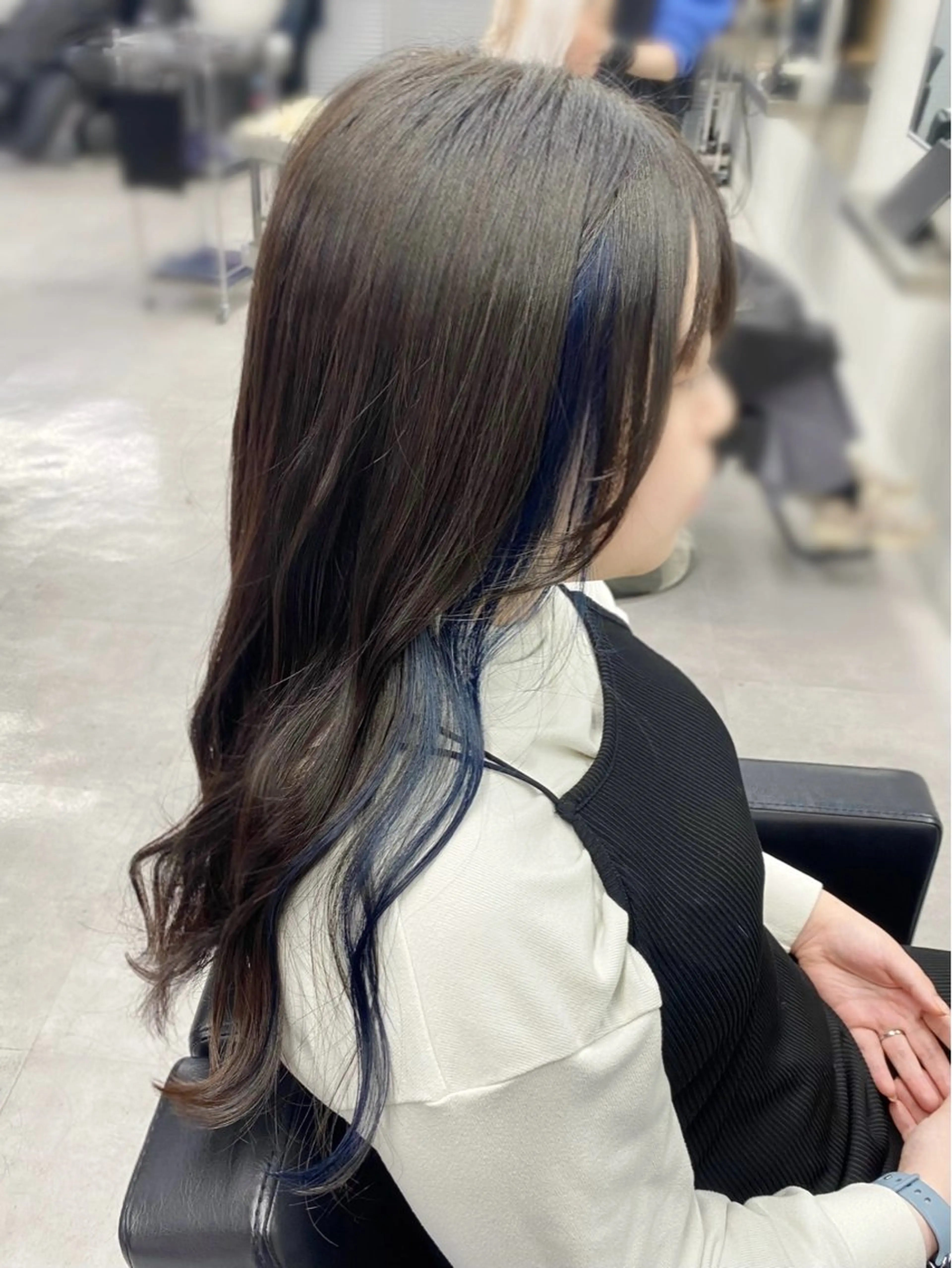ロング カラー ブリーチ ブルーカラー イヤリングカラー ネイビーカラー カット ヘアカラー 柏 デザインカラー/ レイヤー🐣シオリのヘアスタイル