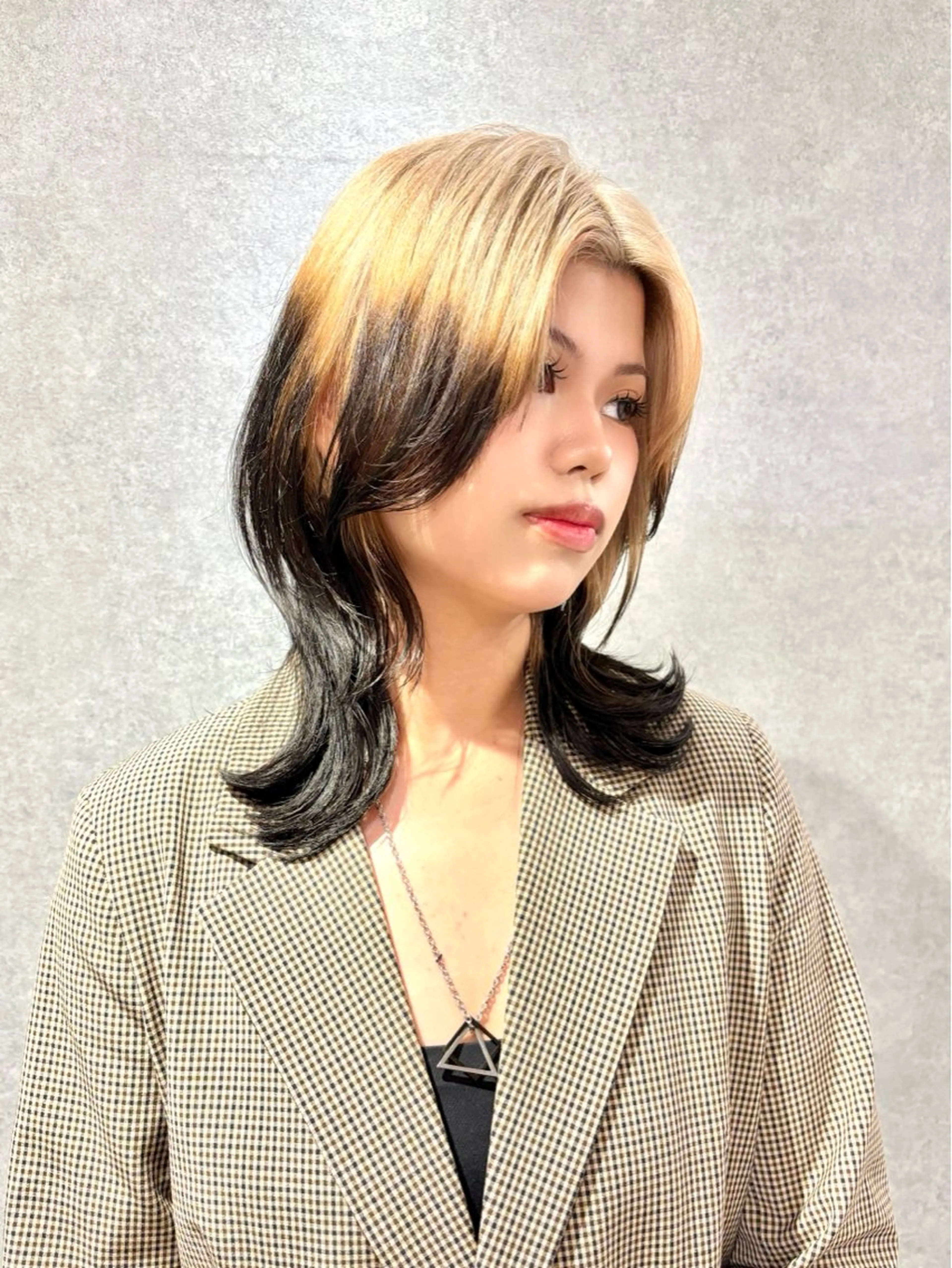 ミディアム カラー 黒髪 レイヤーカット カット ヘアカラー トリートメント ハイトーン/ウルフ/ レイヤー/Asukaのヘアスタイル