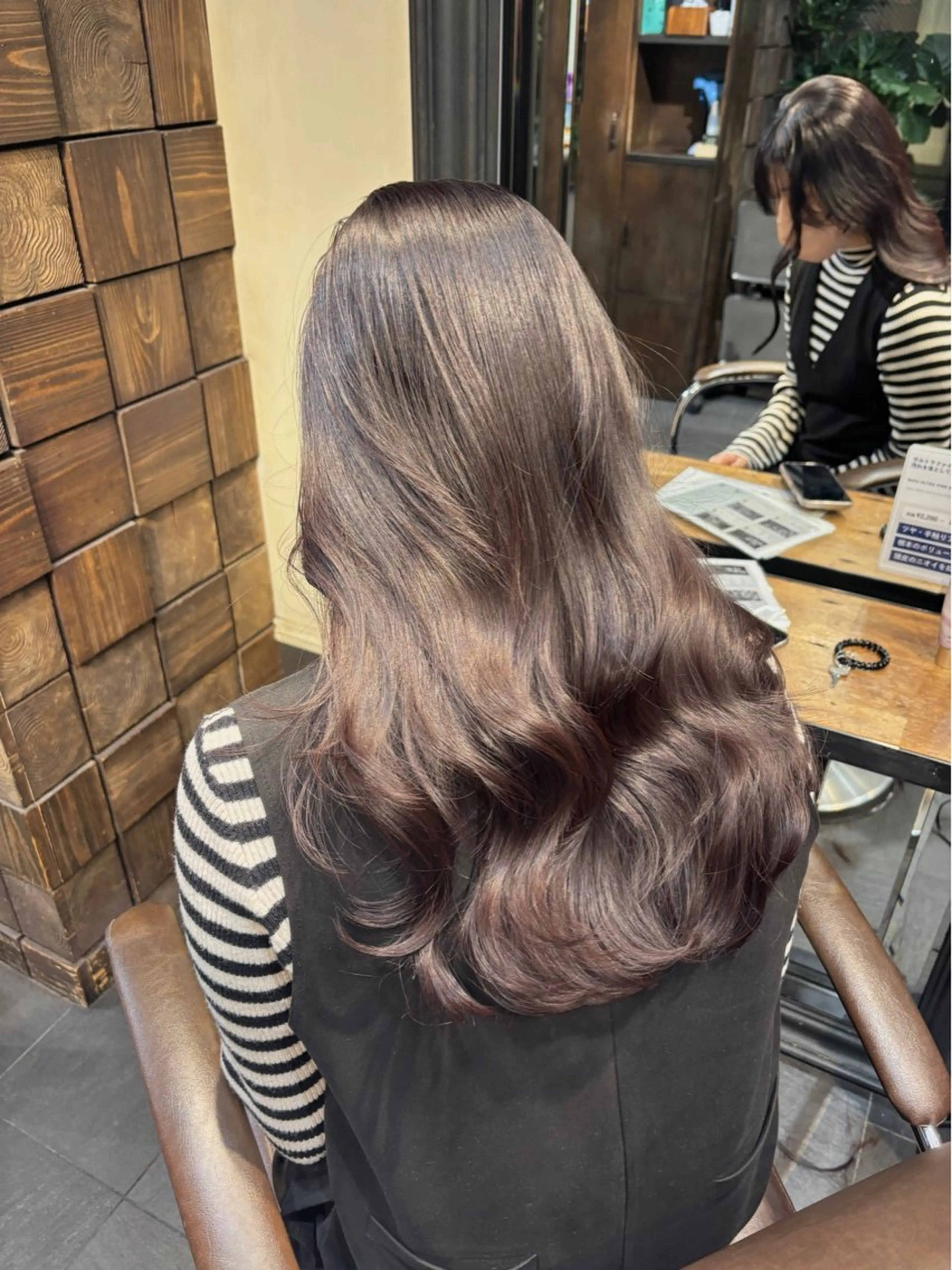 ロング カラー ベージュカラー ブラウンカラー ブラウンベージュ ココアブラウン ダークブラウン MINX 銀座店所属・MINXginza タイラミユネのヘアスタイル