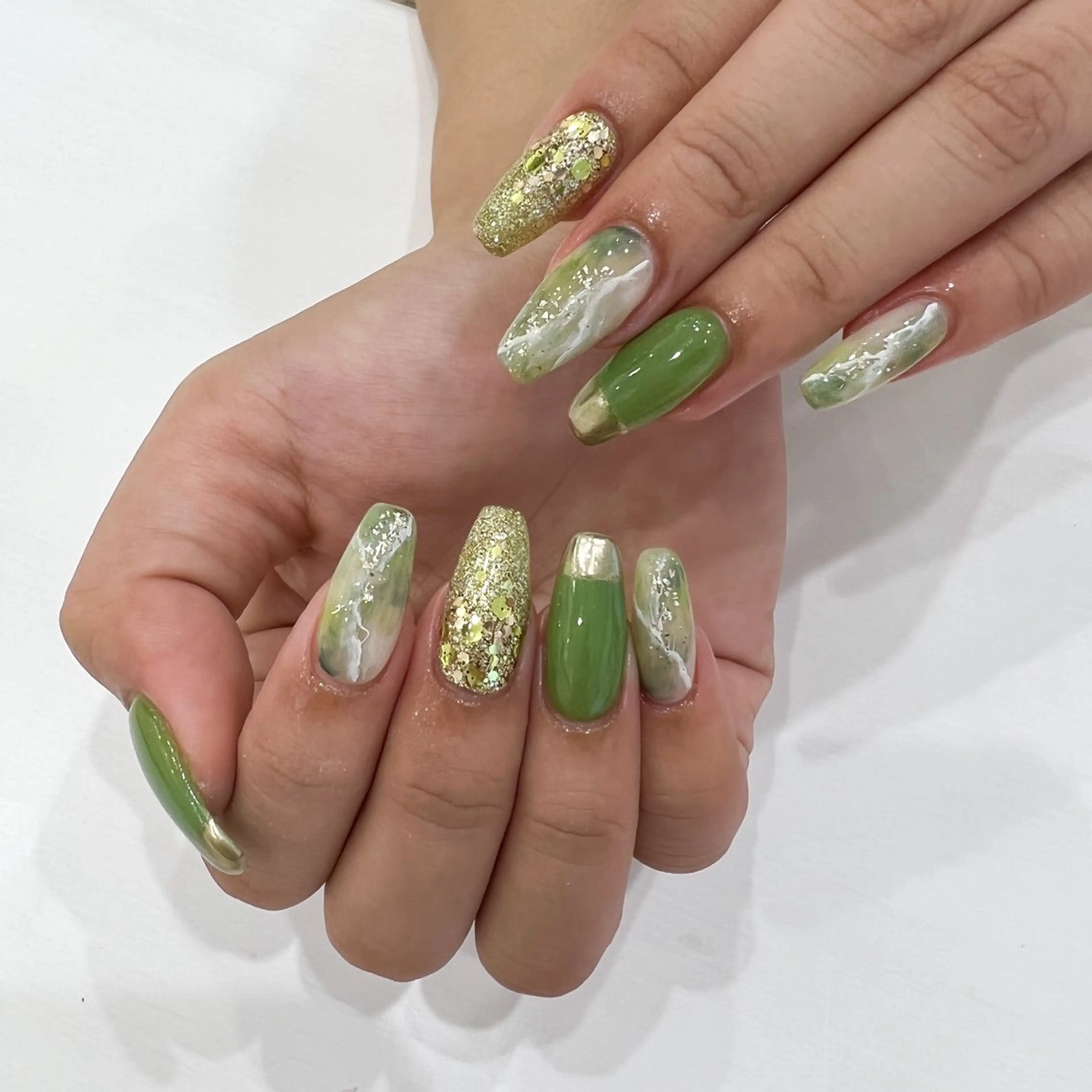 ネイル グリーン ✨絶対に褒められる 店長"Momonaのネイルデザイン