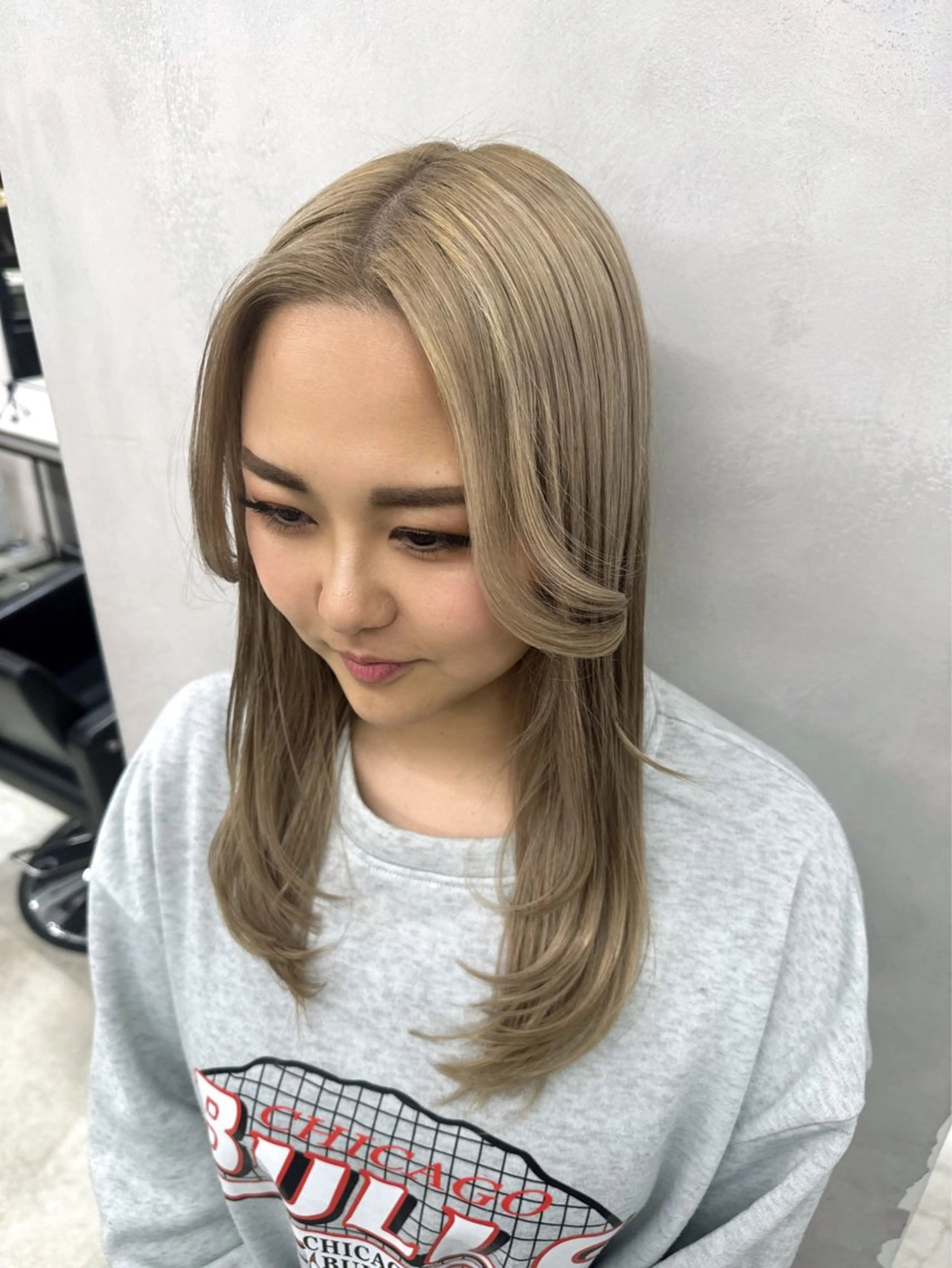 セミロング カラー ベージュカラー ホワイトベージュ カット ヘアカラー トリートメント 透明感カラー✨艶髪 制作🌱山根あゆみのヘアスタイル