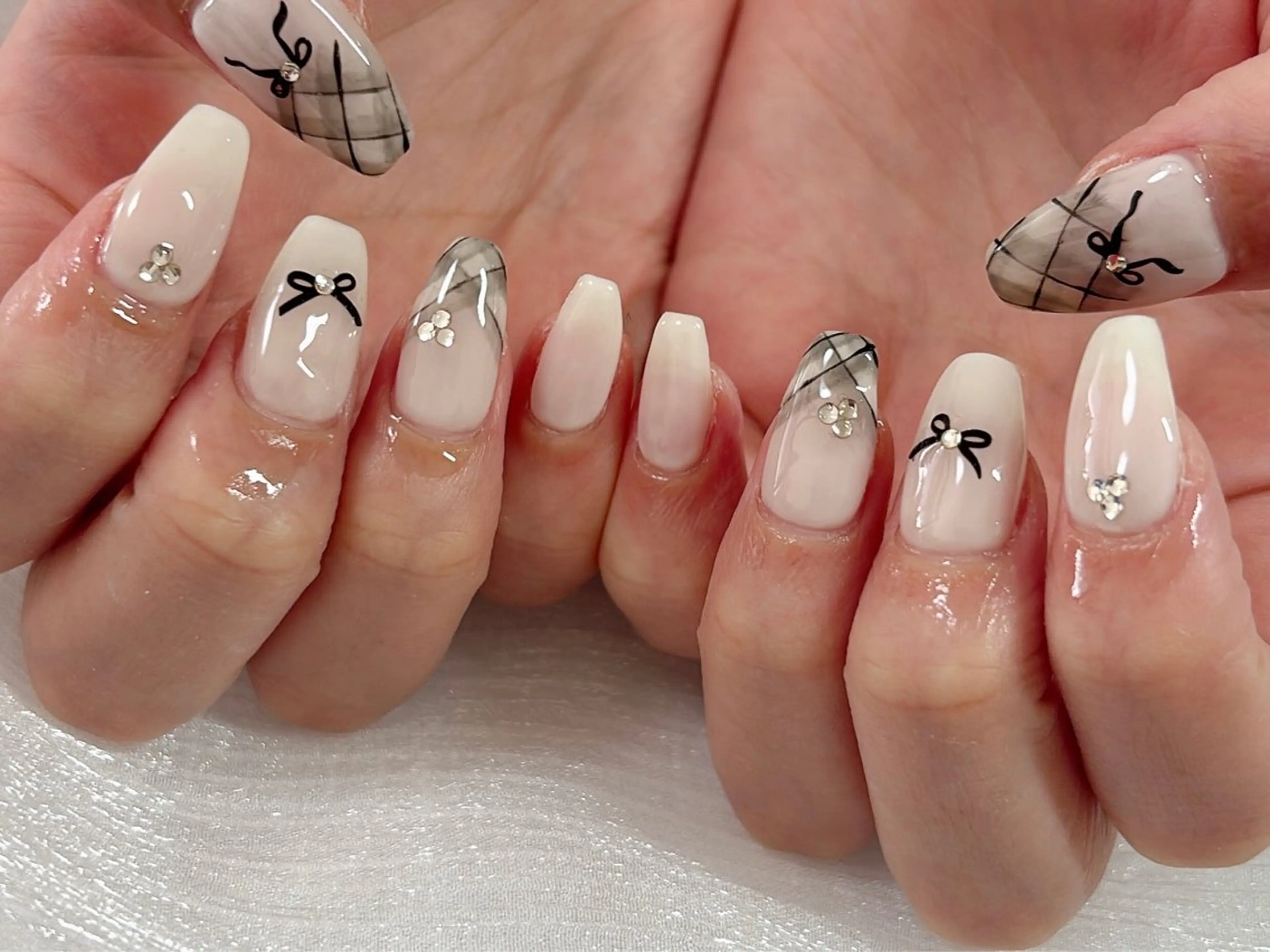 ネイル フラワーネイル ジェルネイル 韓国ネイル ロングネイル オフィスネイル ハンドネイル kiki nail &brow二子玉川の眉毛・アイブロウイメージ