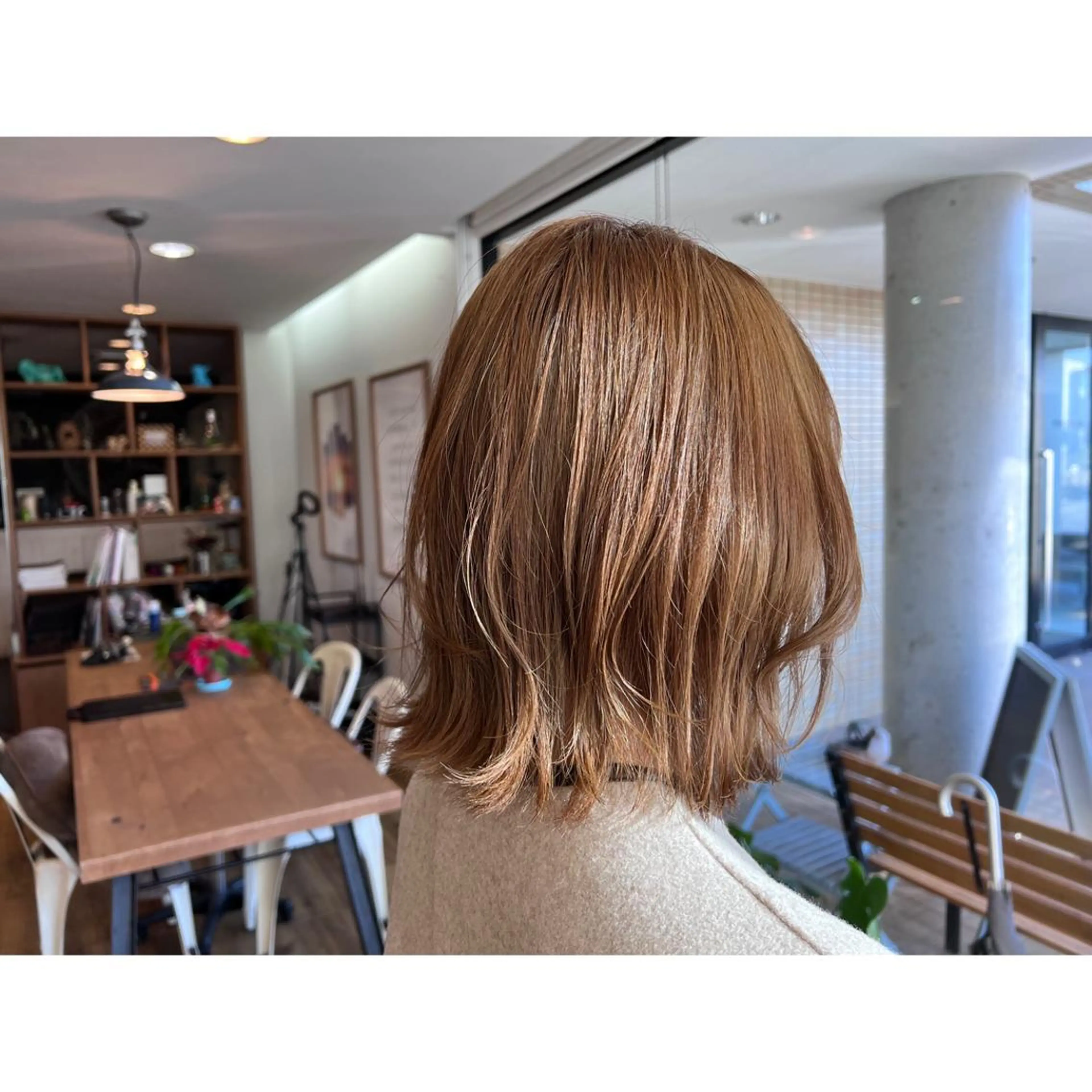 ミディアム カラー ベージュカラー ブリーチ ヘアカラー トリートメント ツキダテ ユイのヘアスタイル