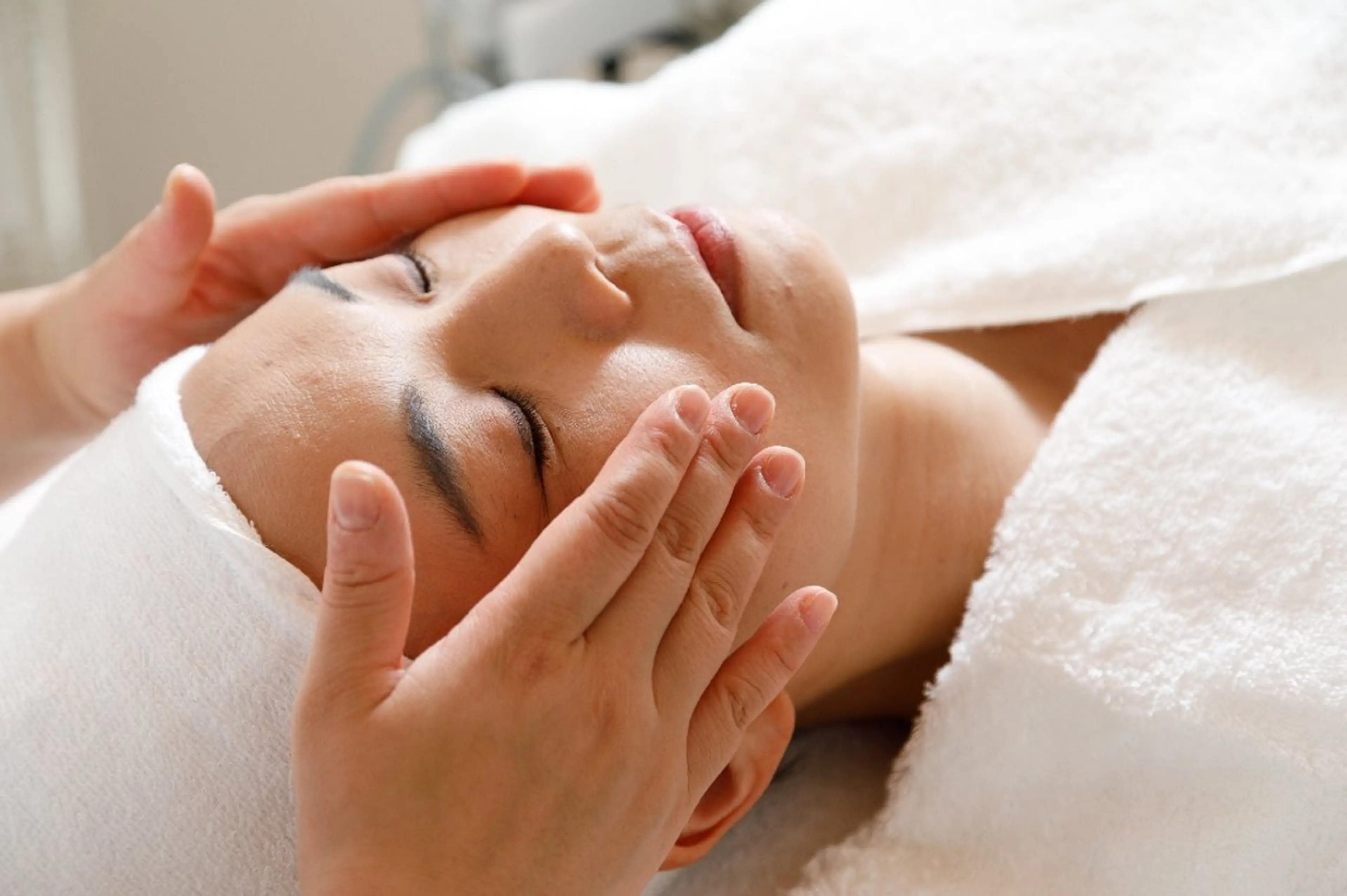 フェイシャル+ハーブピーリング+ラインスLRパック通常12,100円→6,660円の写真