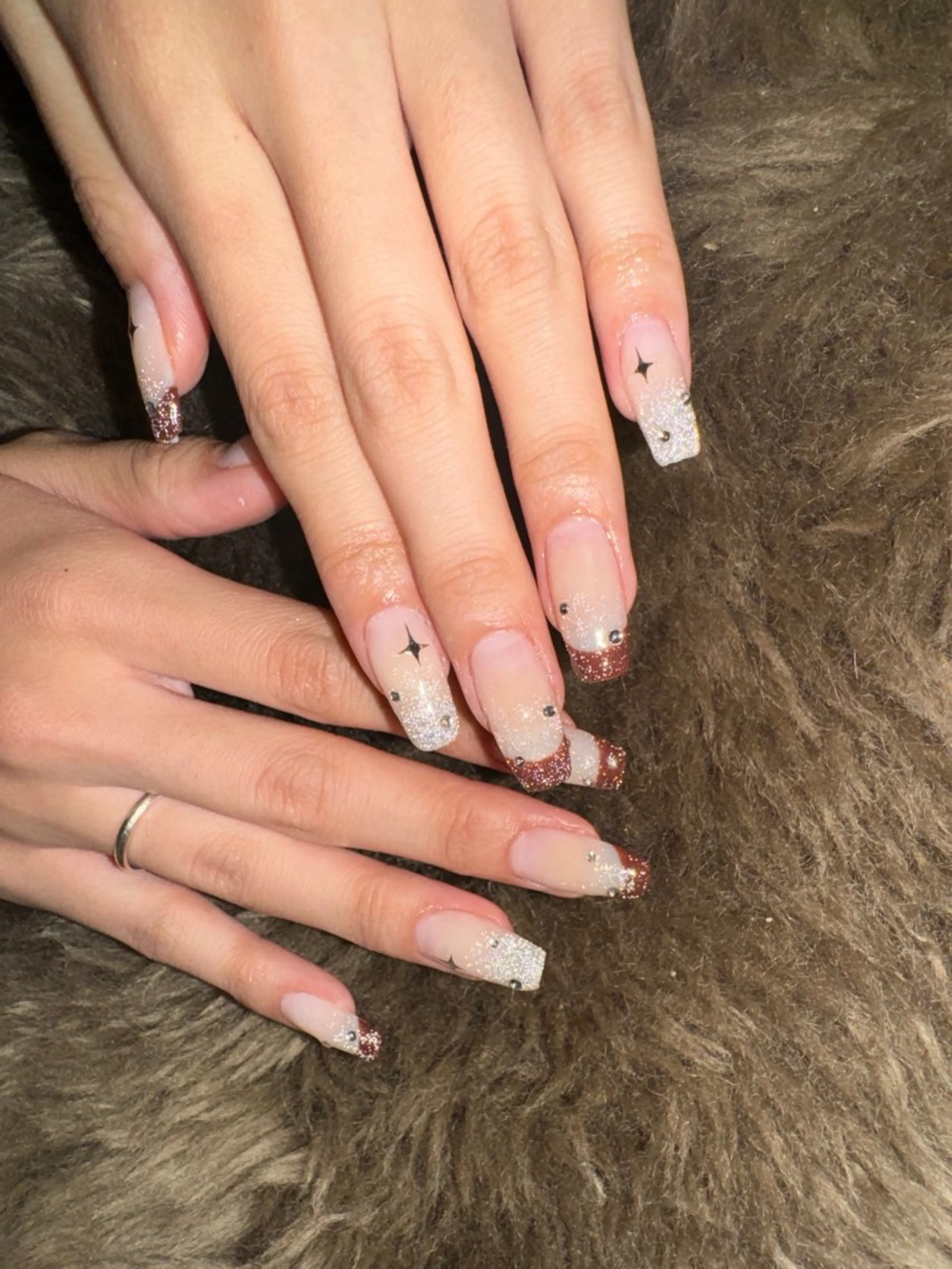 ネイル ブルー ブラウン フラッシュネイル フレンチネイル キラキラネイル ハンドネイル K&R Nail所属・Nail Salon K&Rのネイルデザイン