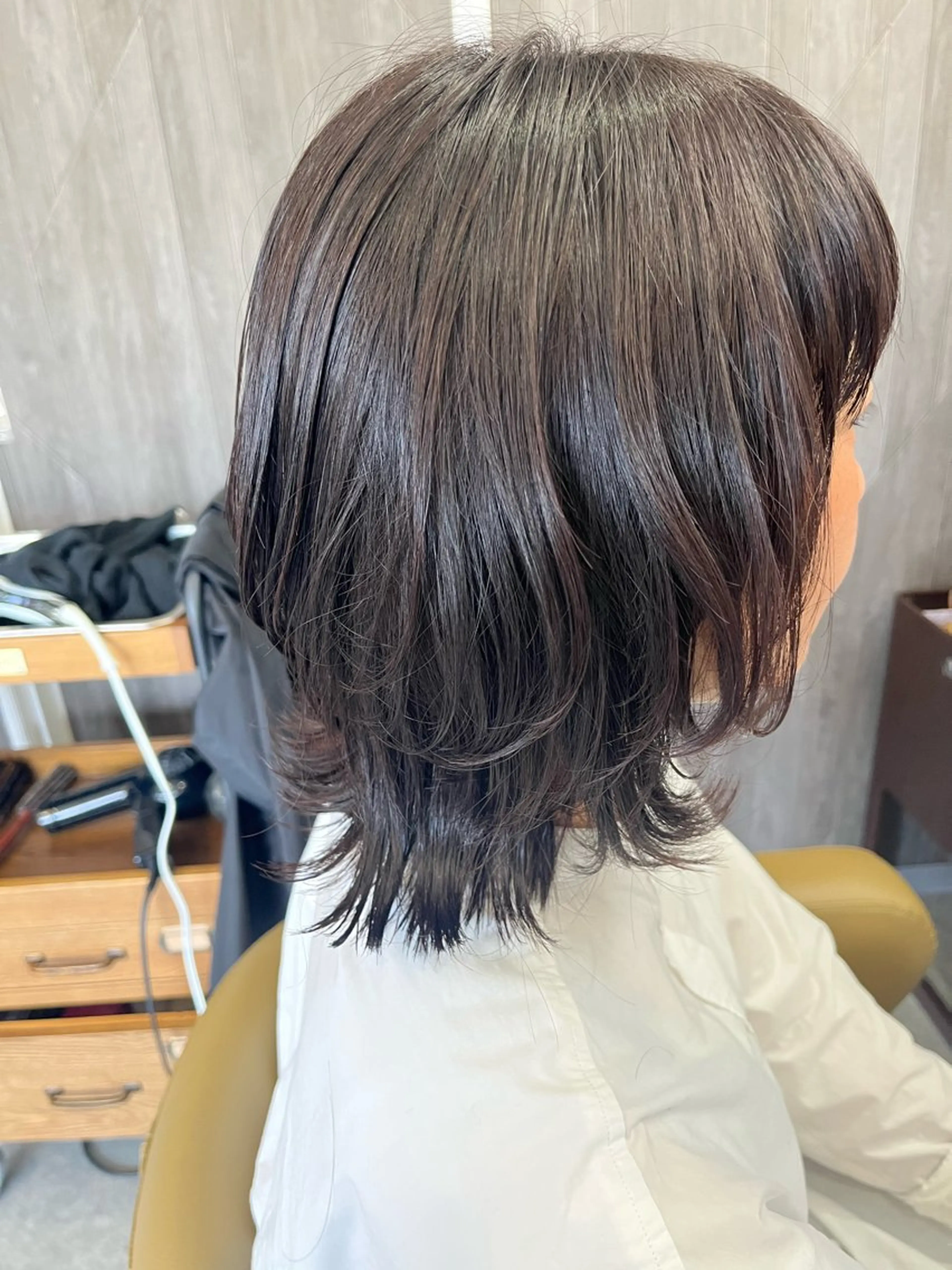 ミディアム 岩崎 惠子のヘアスタイル
