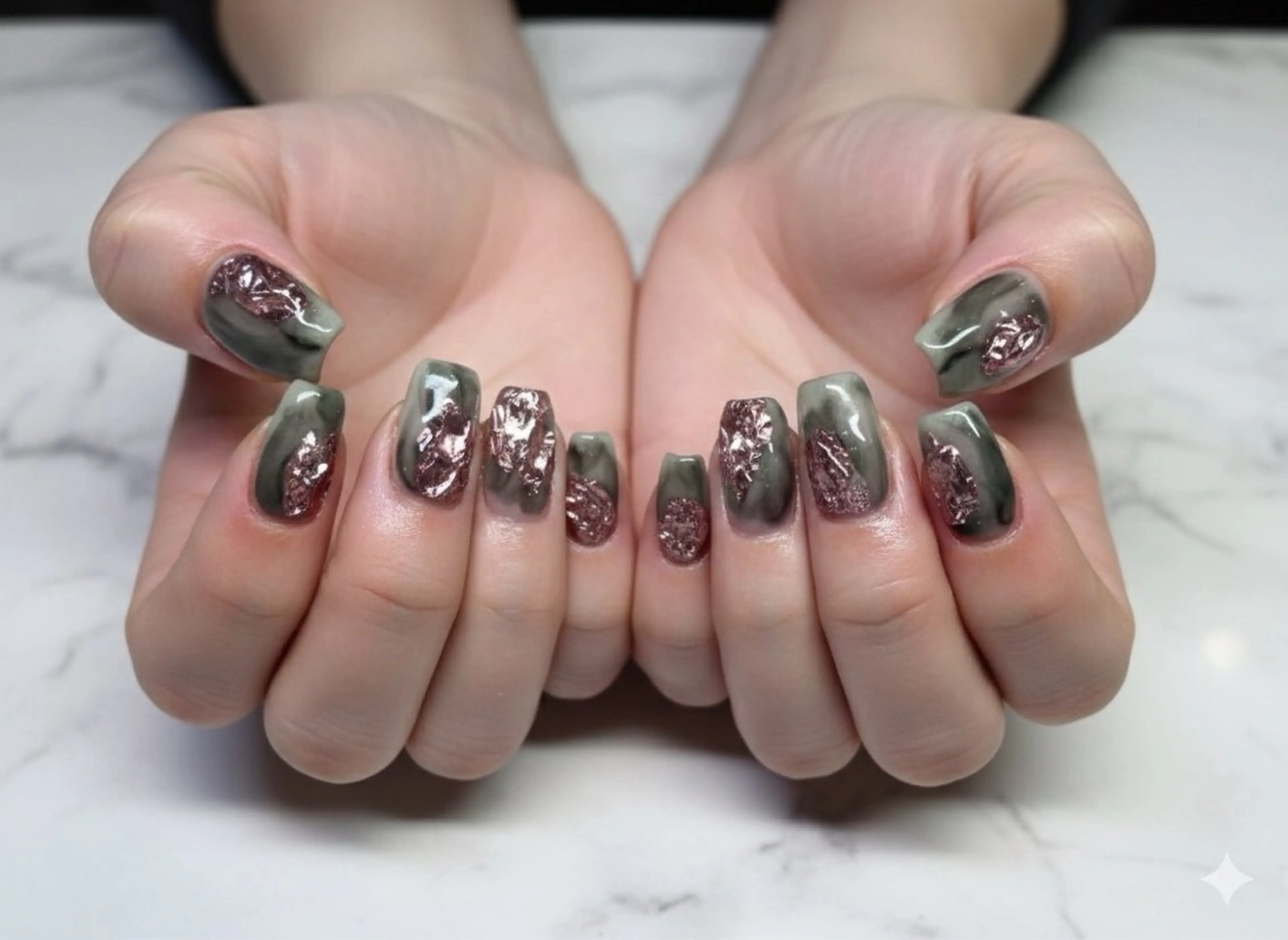 ネイル フレンチネイル ラメ(グリッター) ラメグラデーション マグネットネイル 持ち込み ハンドネイル ティーエヌ 金山駅東口店のネイルデザイン