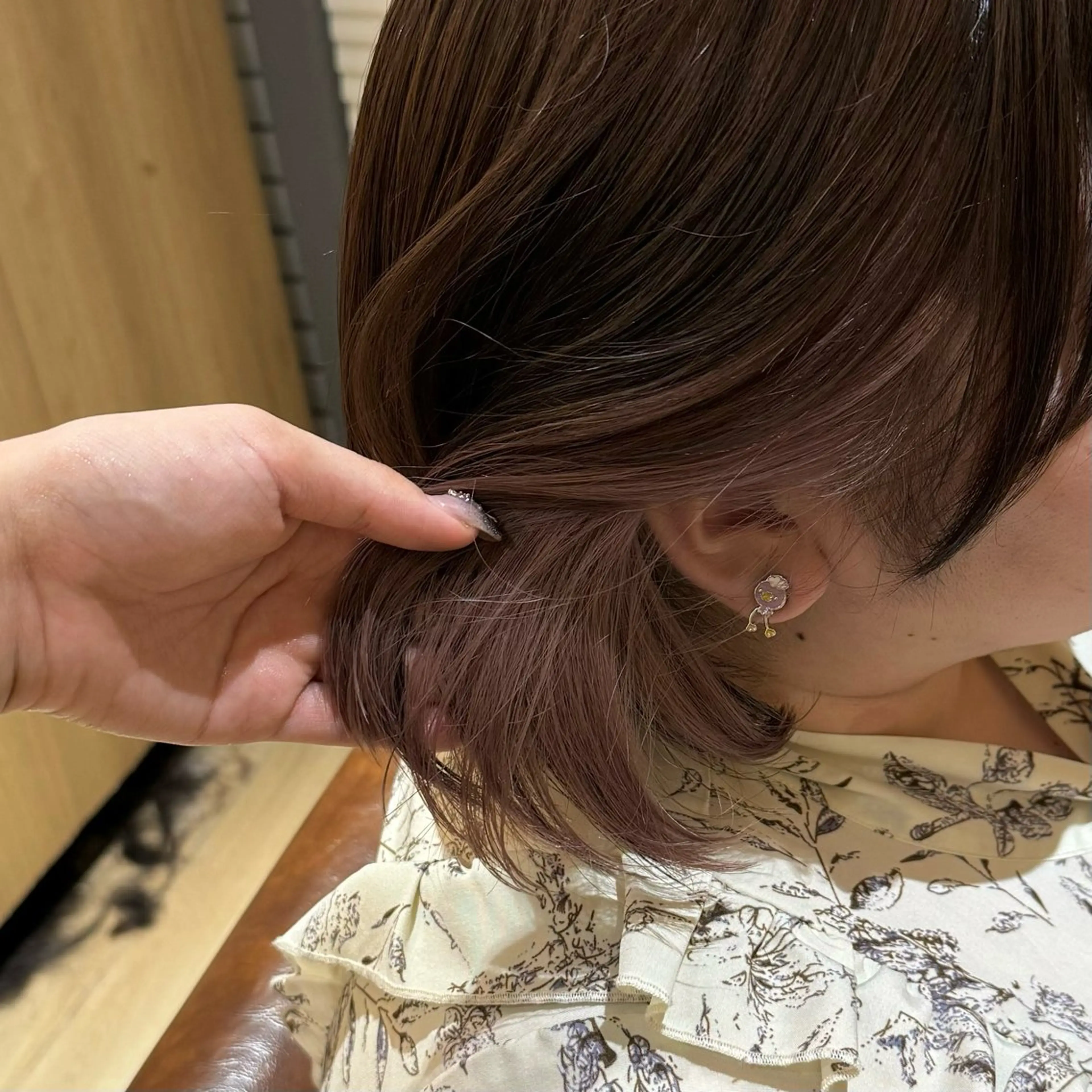 ミディアム カラー ベージュカラー イヤリングカラー ピンクカラー ピンクベージュ ヘアカラー トリートメント 🍀ブリーチ/艶カラ ー🍀 コイケのヘアスタイル