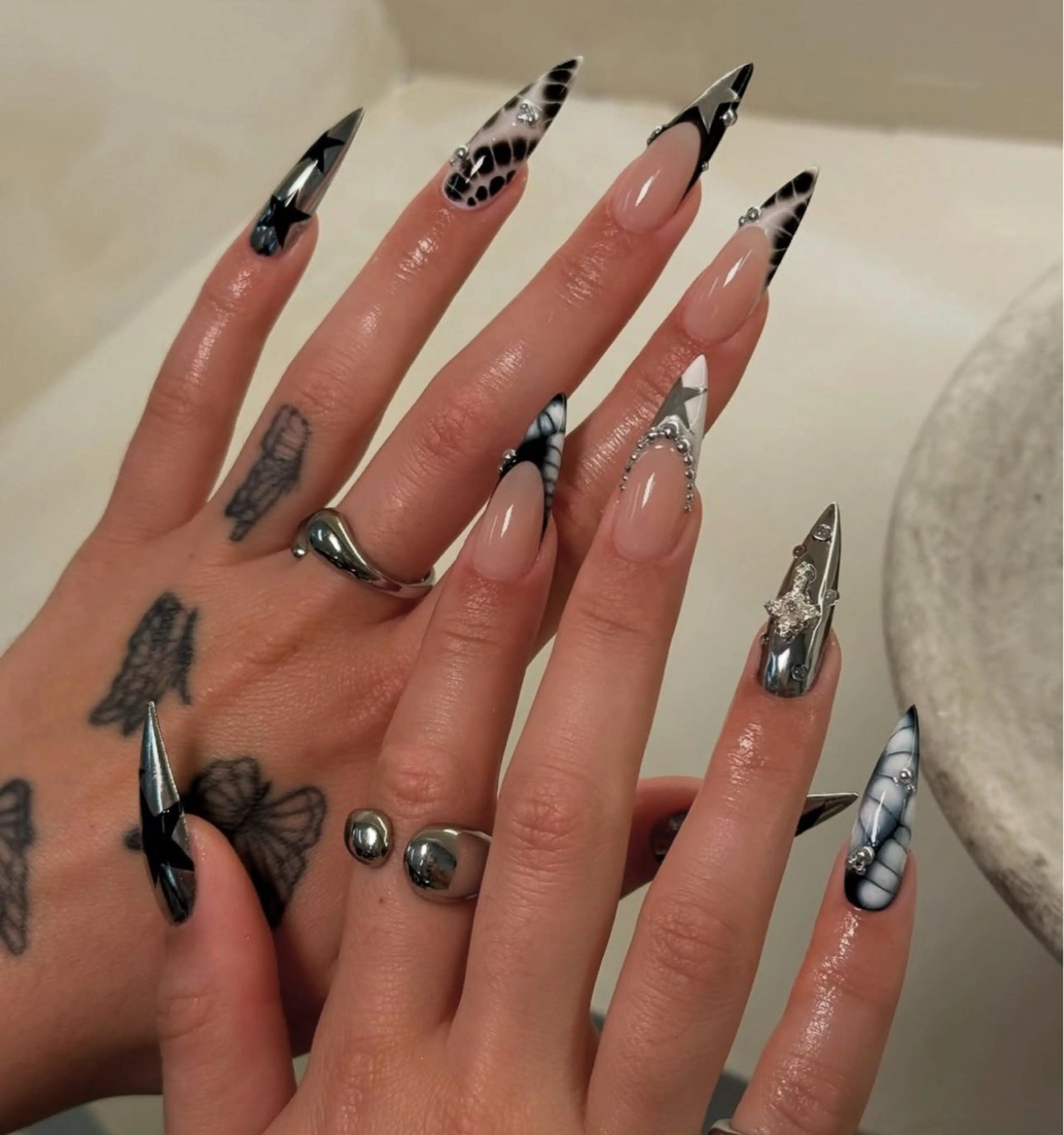 ネイル アートネイル オーロラネイル フレンチネイル ジェルネイル グラデーション ハンドネイル Ryunail所属・Ryu Nail NekoChanのネイルデザイン