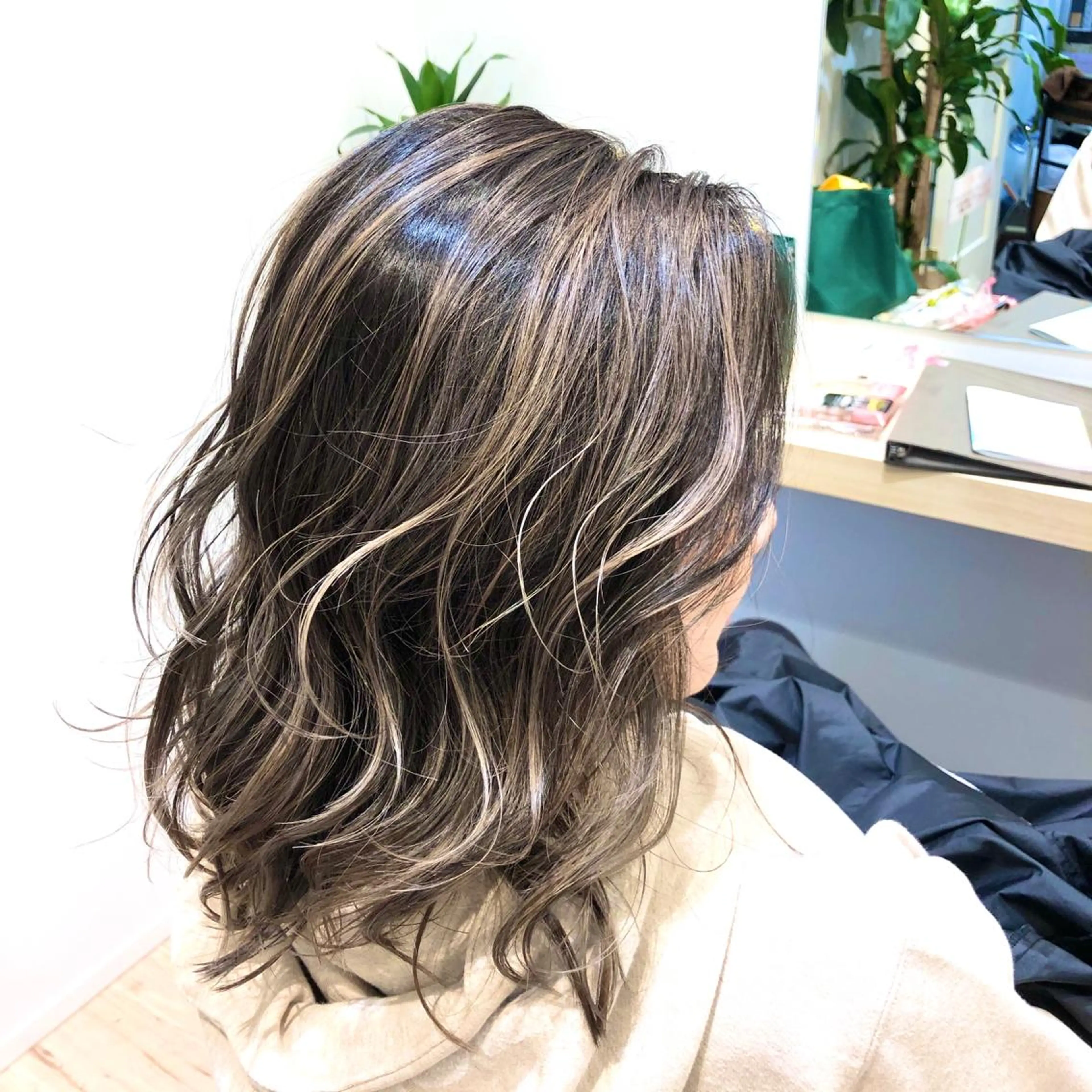 ミディアム レイヤーカット ヘアカラー トリートメント 【店長】大根 亮太のヘアスタイル