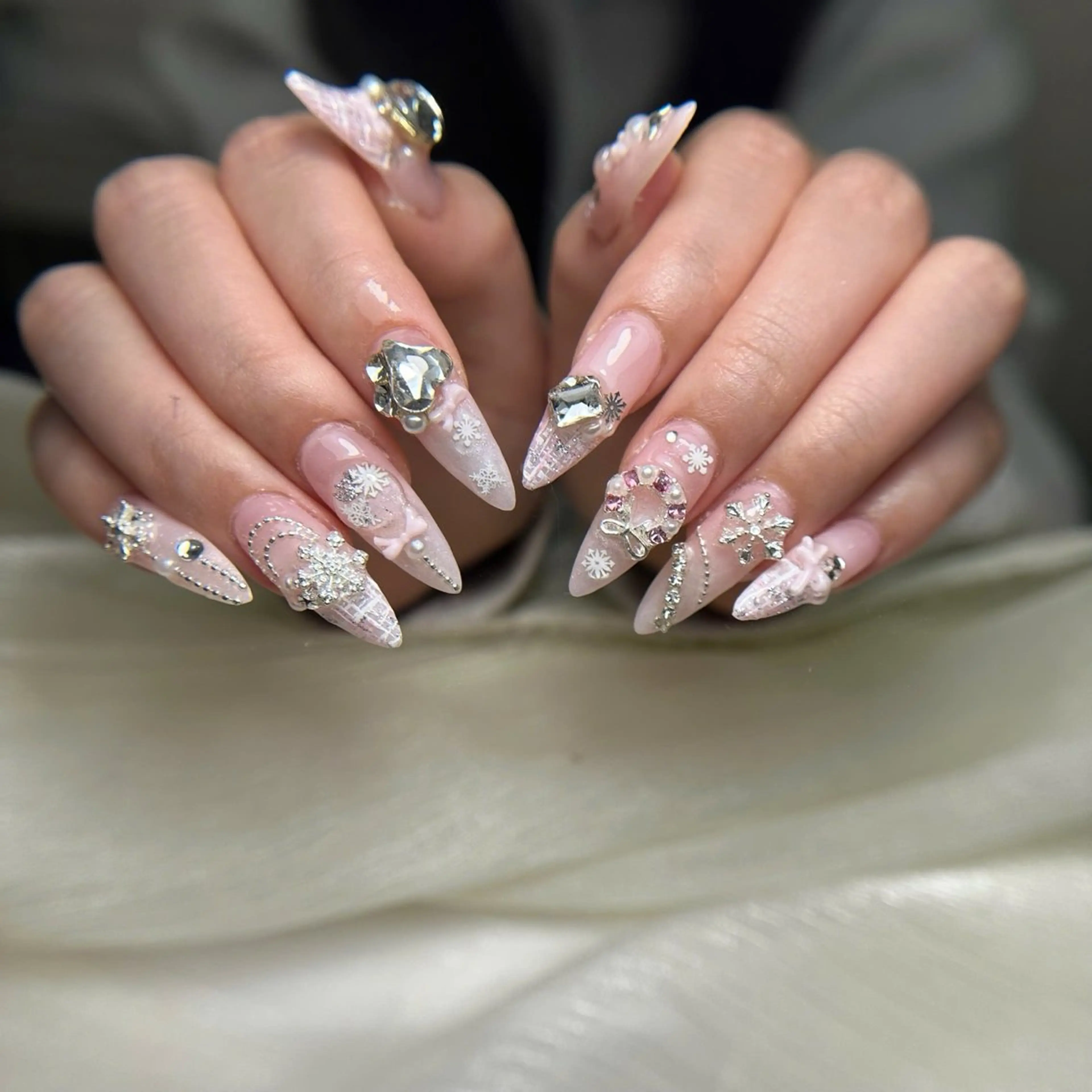 ネイル ジェルネイル マグネットネイル ミラーネイル パラジェル ネイルチップ KITTY_NAILS所属・KITTY nailsのネイルデザイン