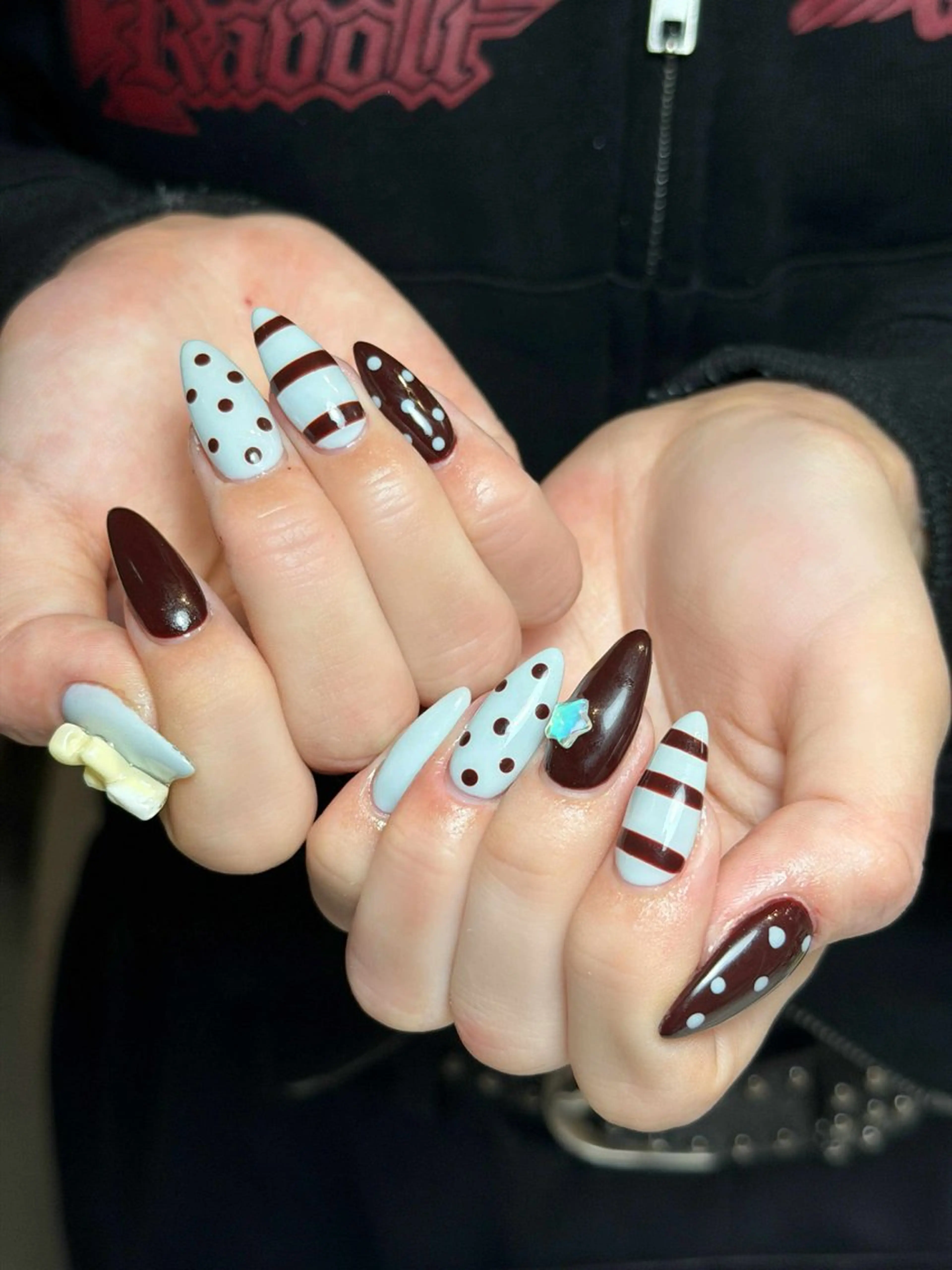 ネイル オーロラネイル ボルドー ブラウン 氷ネイル・うるうるネイル キラキラネイル ハンドネイル Julli NailStudioのネイルデザイン