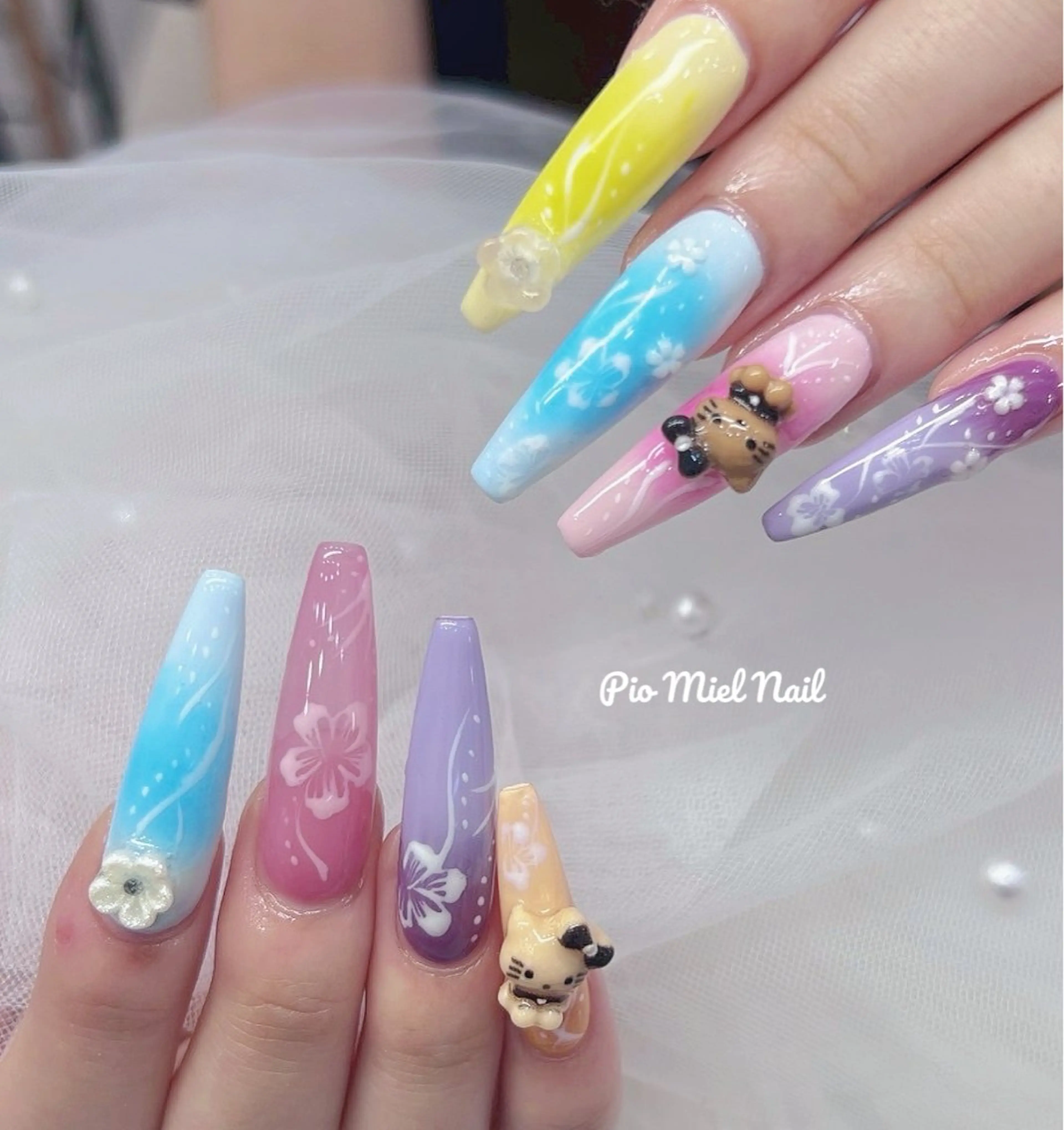 ロング 韓国風ヘア ハンドネイル ハンドケア Pio Mielのネイルデザイン