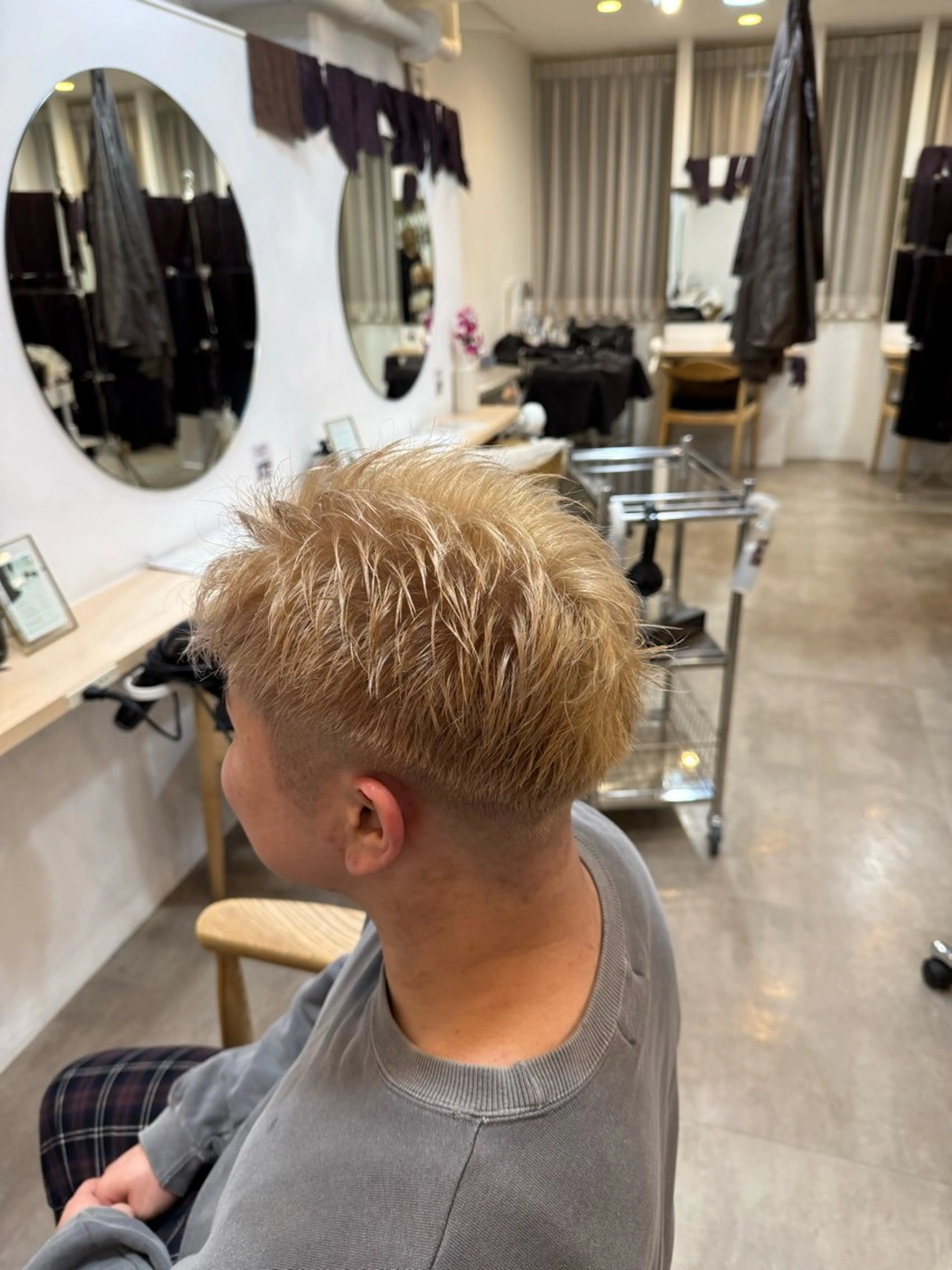 カラー ベージュカラー ブリーチ ブロンド ブロンドベージュ 透明感カラー ヘアカラー 大山 倫摩のヘアスタイル